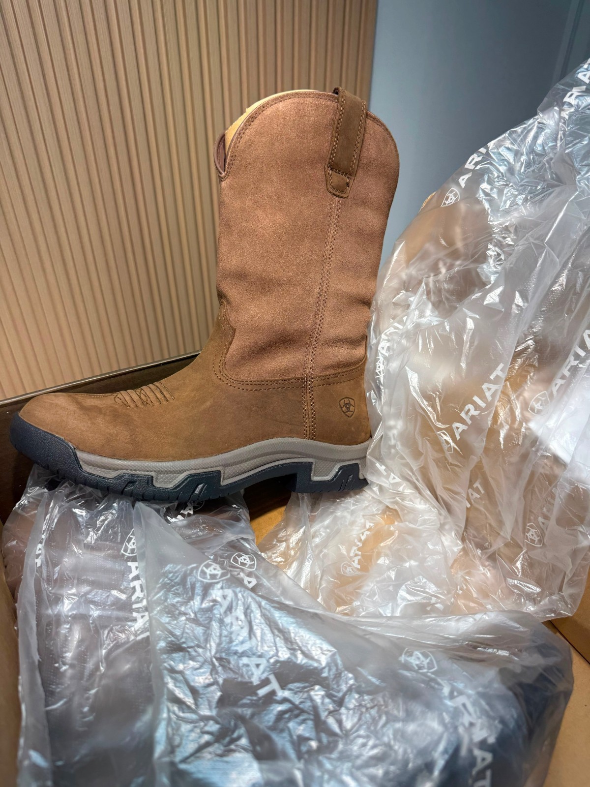 ariat terrain pull on H20 waterproof boots mens size 8us