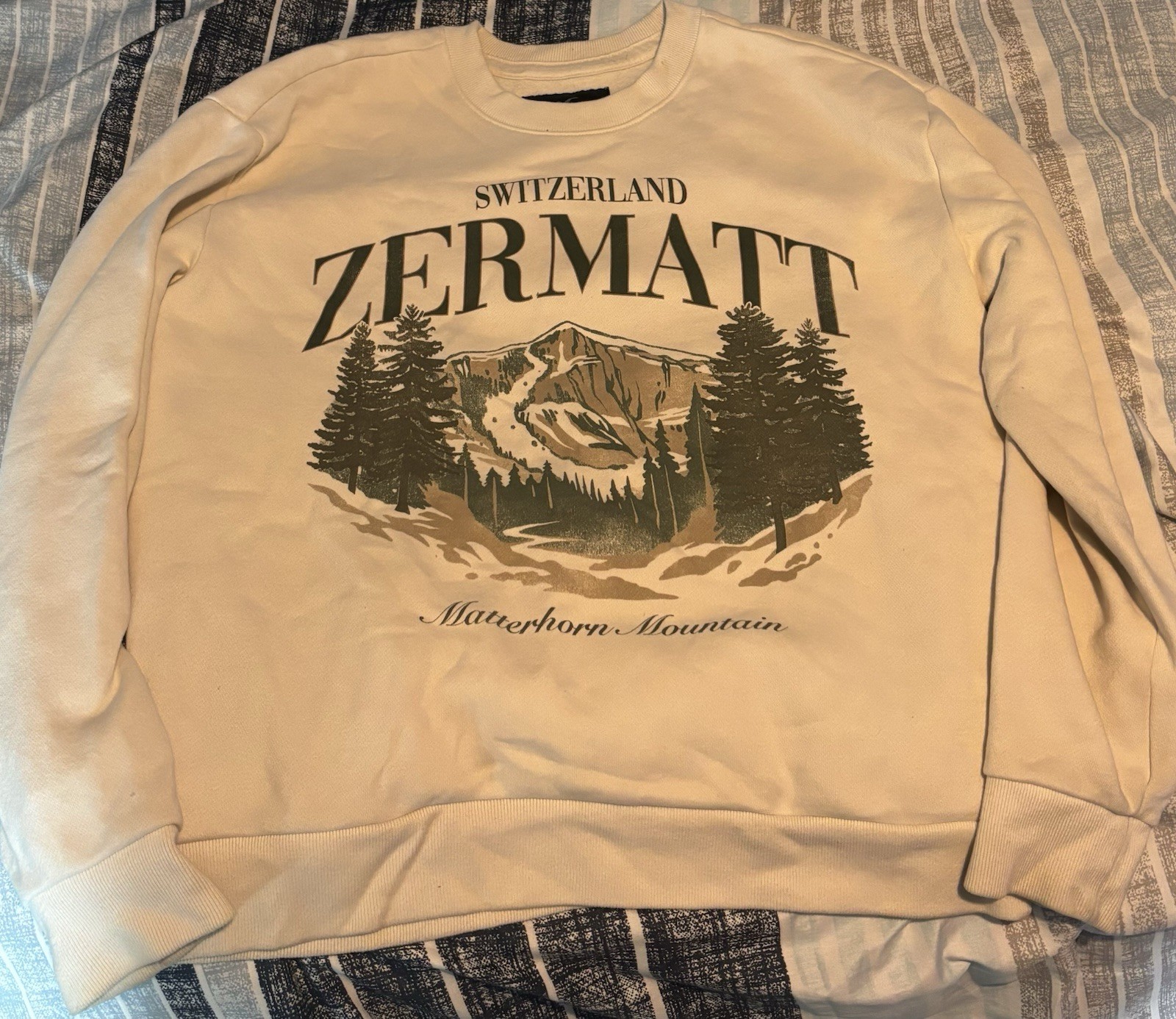 Hollister Zermat Switzerland Size Small Graphic Print Sweatshirt Oversized