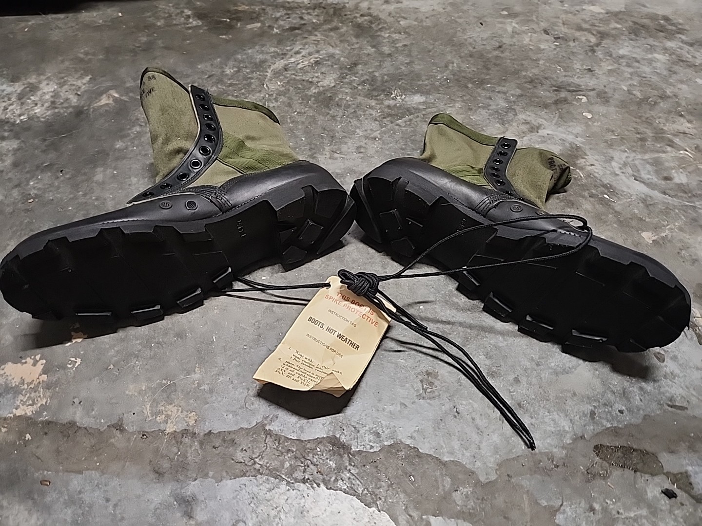 Vietnam vintage style Spike Protective Jungle Boots US GI New NOS 13.5 1988