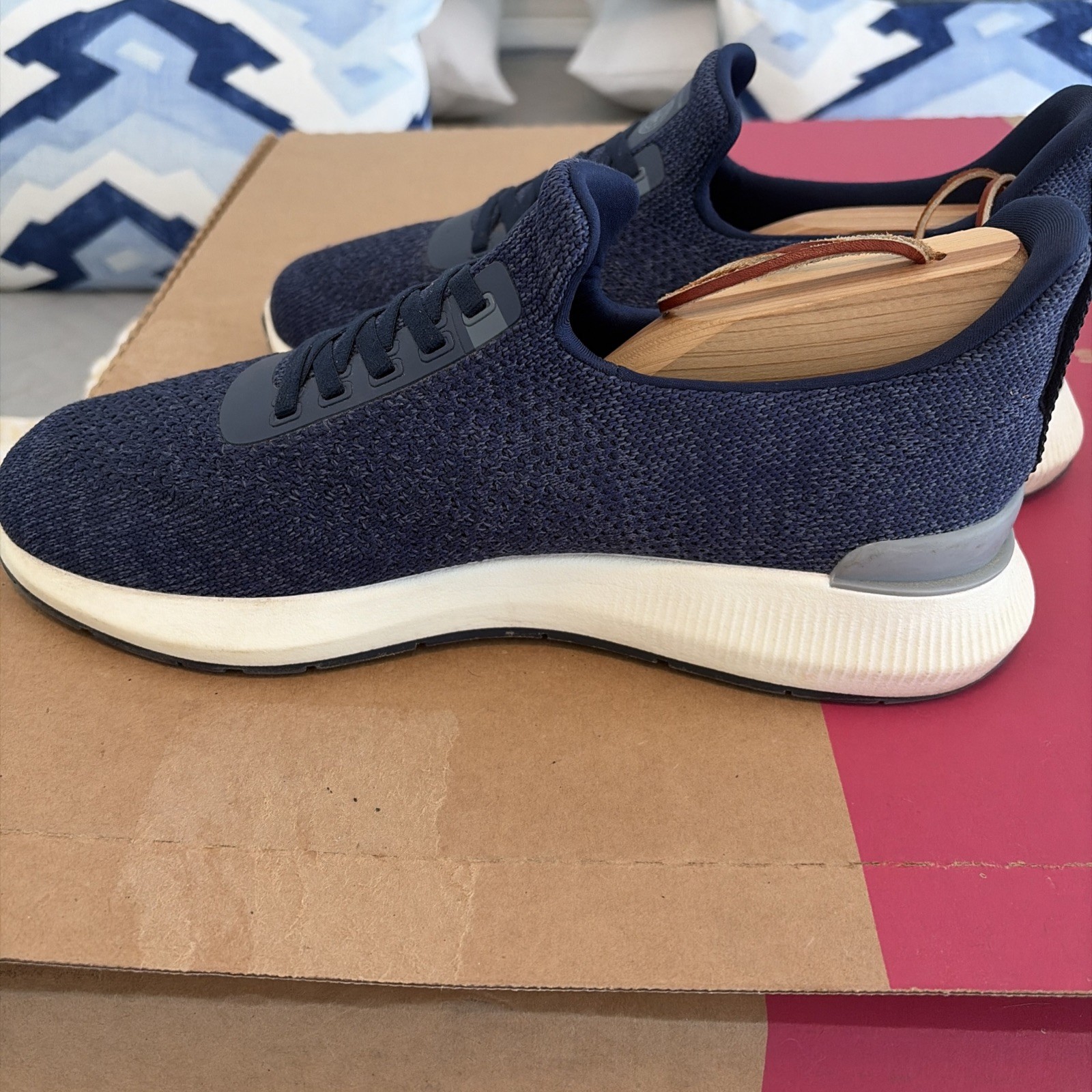 Peter Millar Hyperlight Apollo Men’s Size 10 Navy Blue Knit Sneakers. MSRP $185