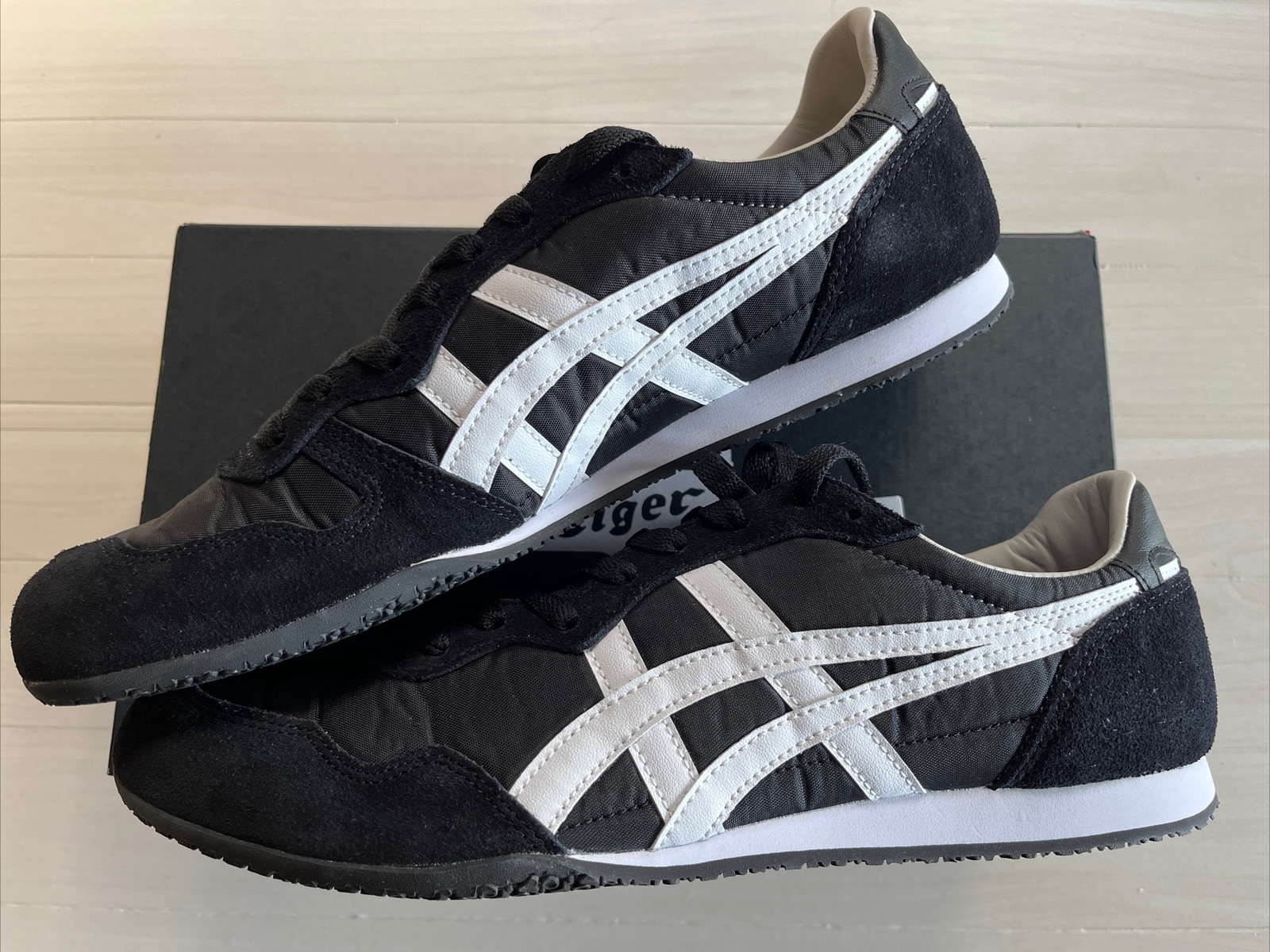Onitsuka Tiger SERRANO 1183B400 001 Black/White Unisex Shoes