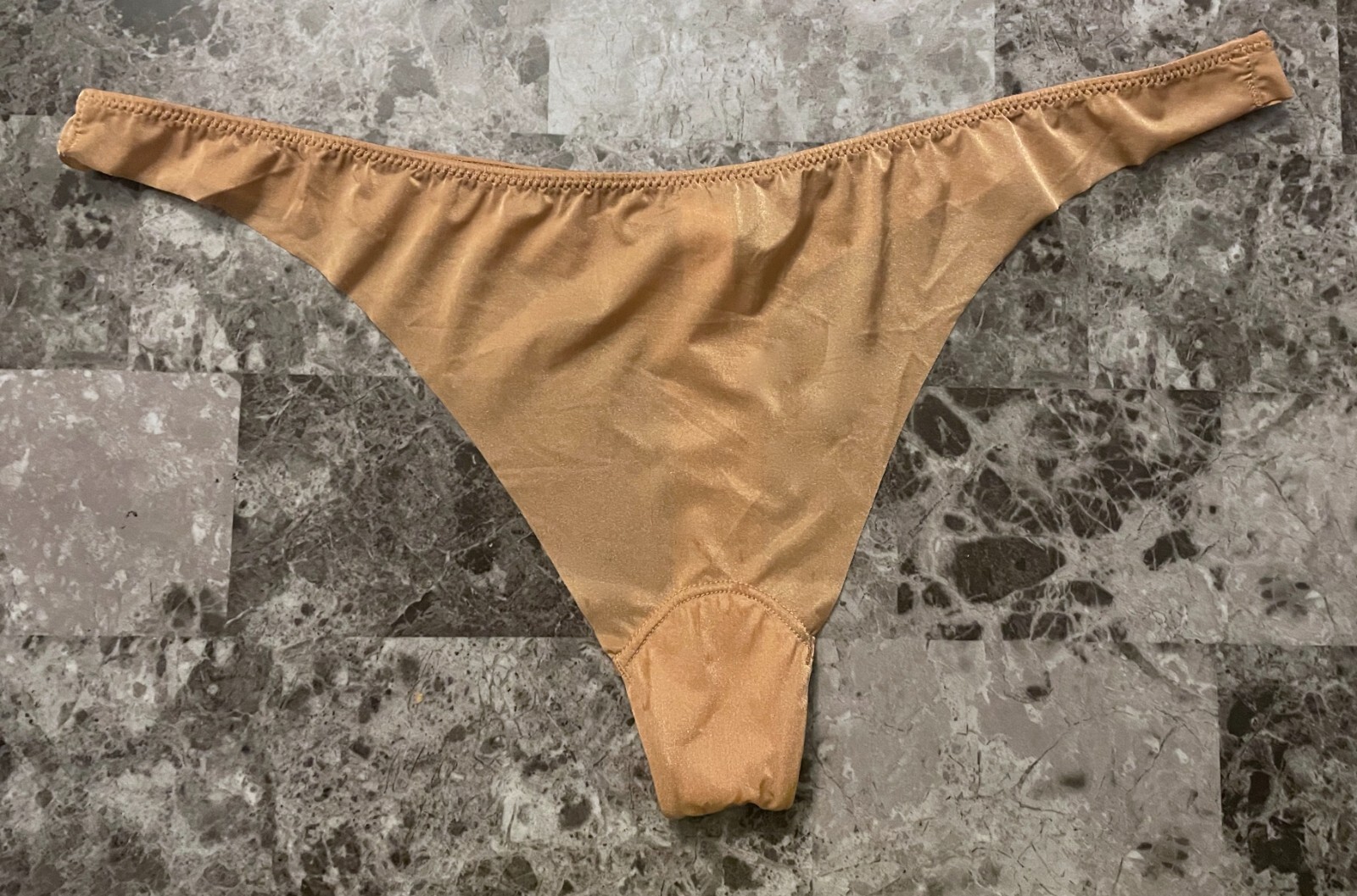 VICTORIA’S SECRET L BEIGE NUDE SMOOTH THIN VINTAGE RARE NO SHOW THONG PANTIES