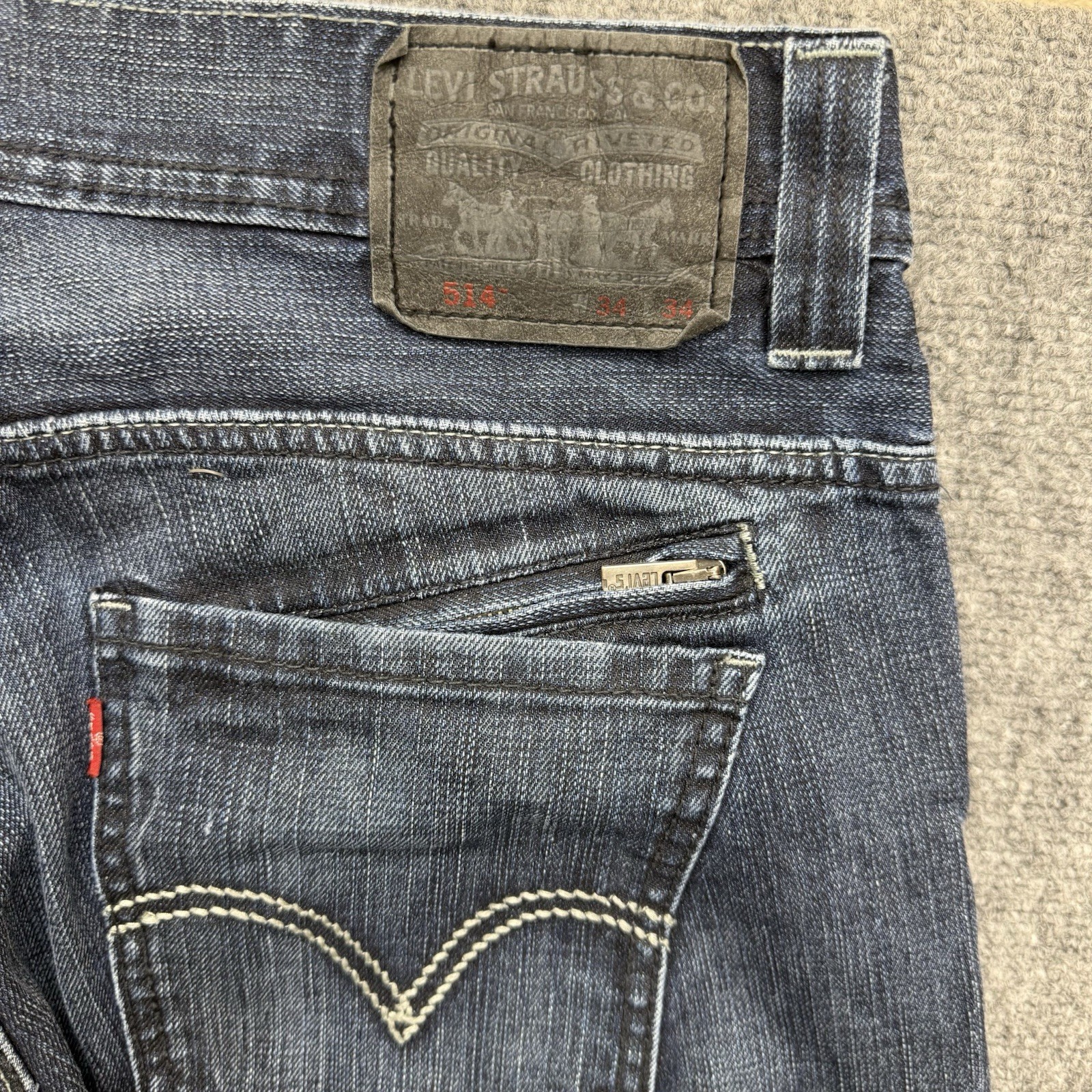 Levis 514 slim straight jeans zipper back pockets men’s size 34 34×34