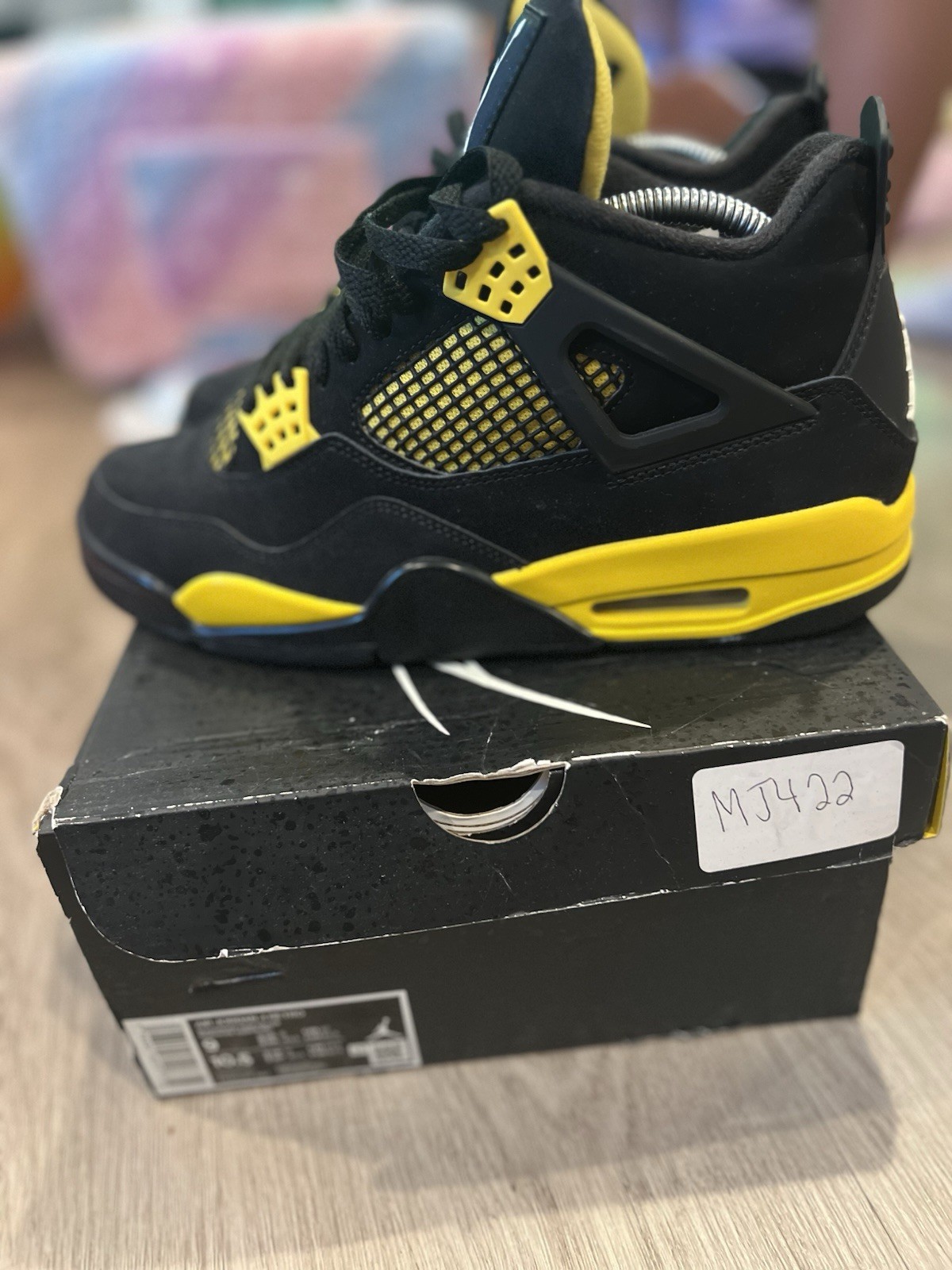 Size 9 – Jordan 4 Retro Mid Thunder