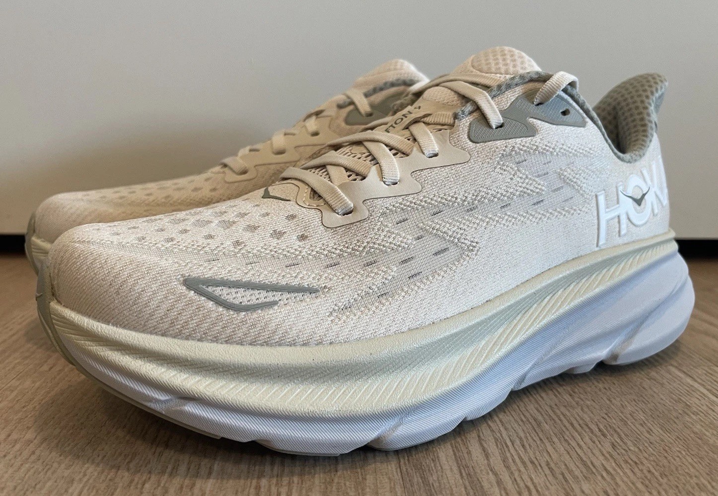New Hoka Clifton 9 Running / Walking Shoes Men’s Size 9 – Oat Milk/Barley
