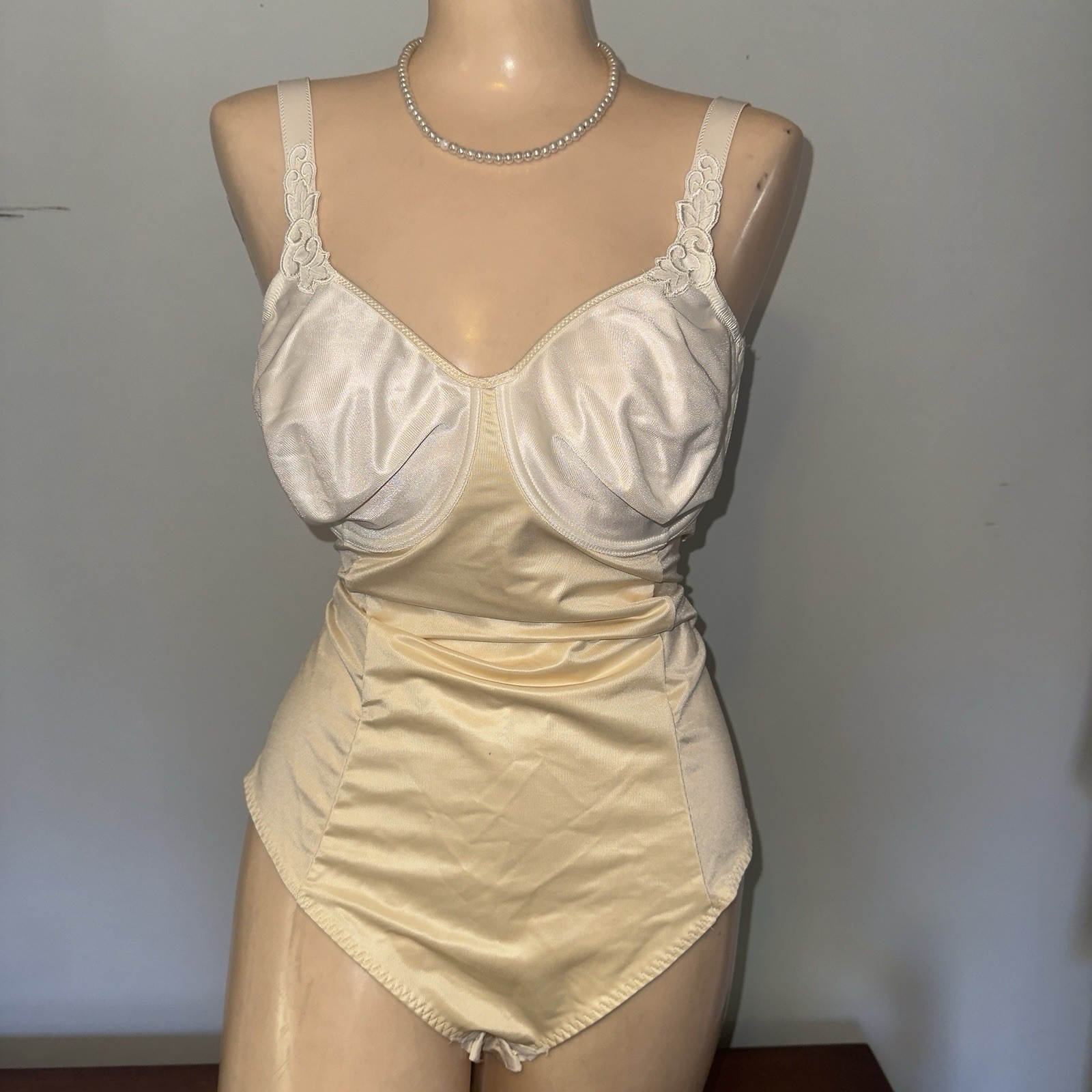 Chantelle Shaping Tummy Control Shapewear Bodysuit Beige Underwire Bra Girdle 40