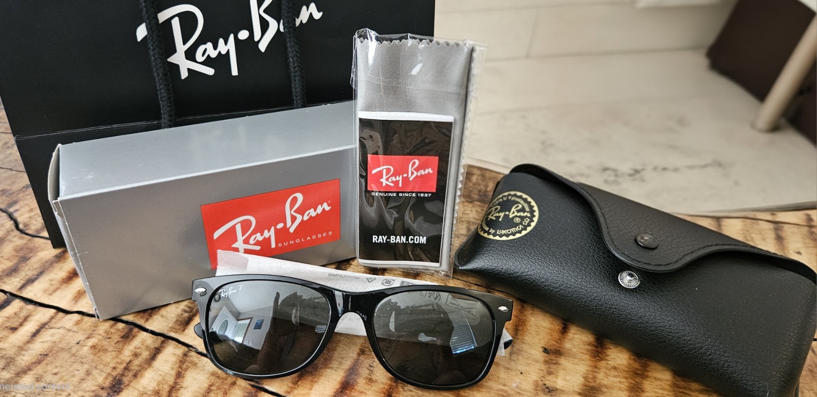 Ray-Ban ORB2132 New Wayfarer Black Frame Green Polarized Lens 55-18 UV400