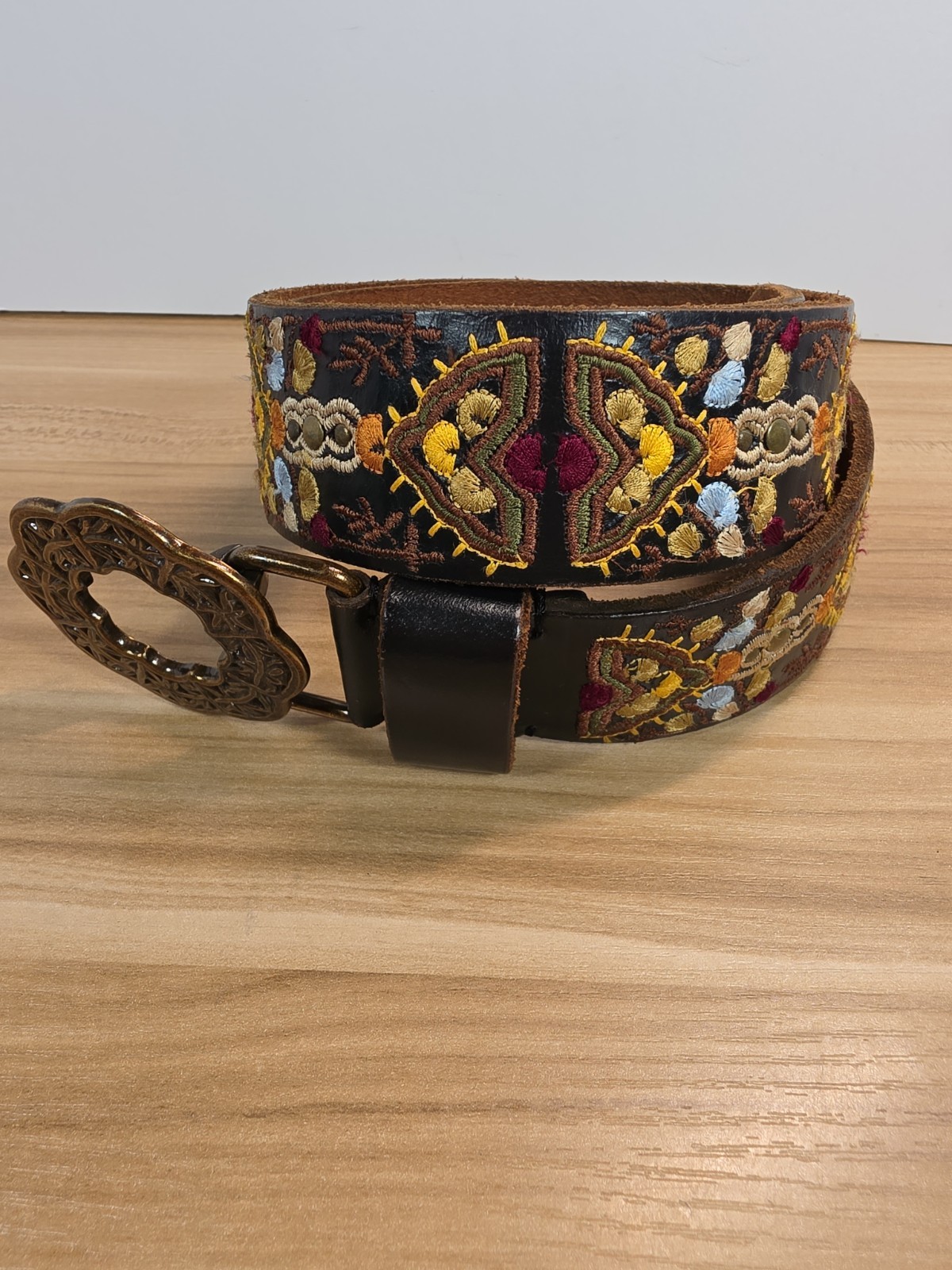 Lucky Brand Embroidered Leather Belt Blue Floral Buckle Size Medium 41″ X 1.75″