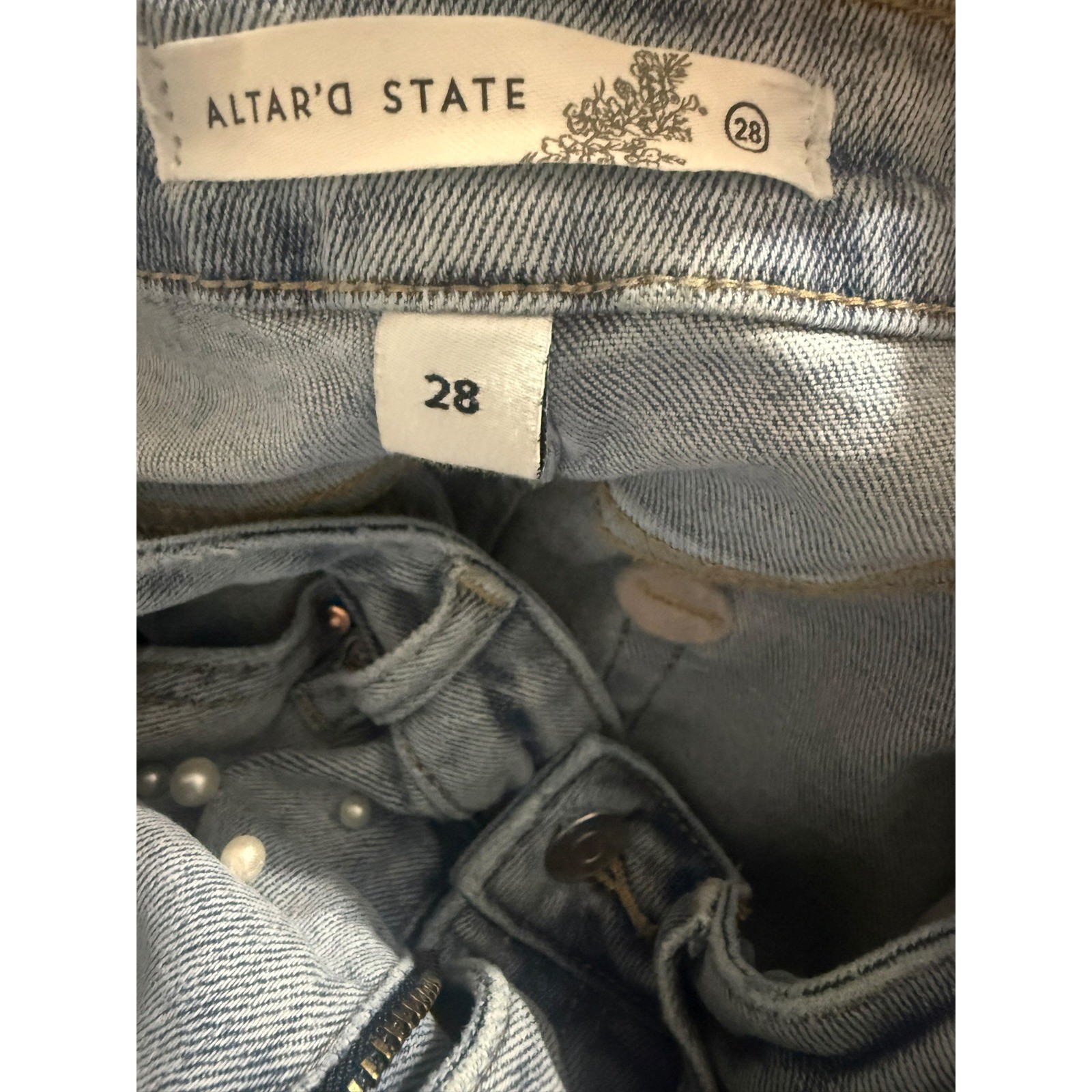 Altar’d State Pearl Studded Wide Leg Cropped Jeans Light Wash Denim 28 ALT-W3180