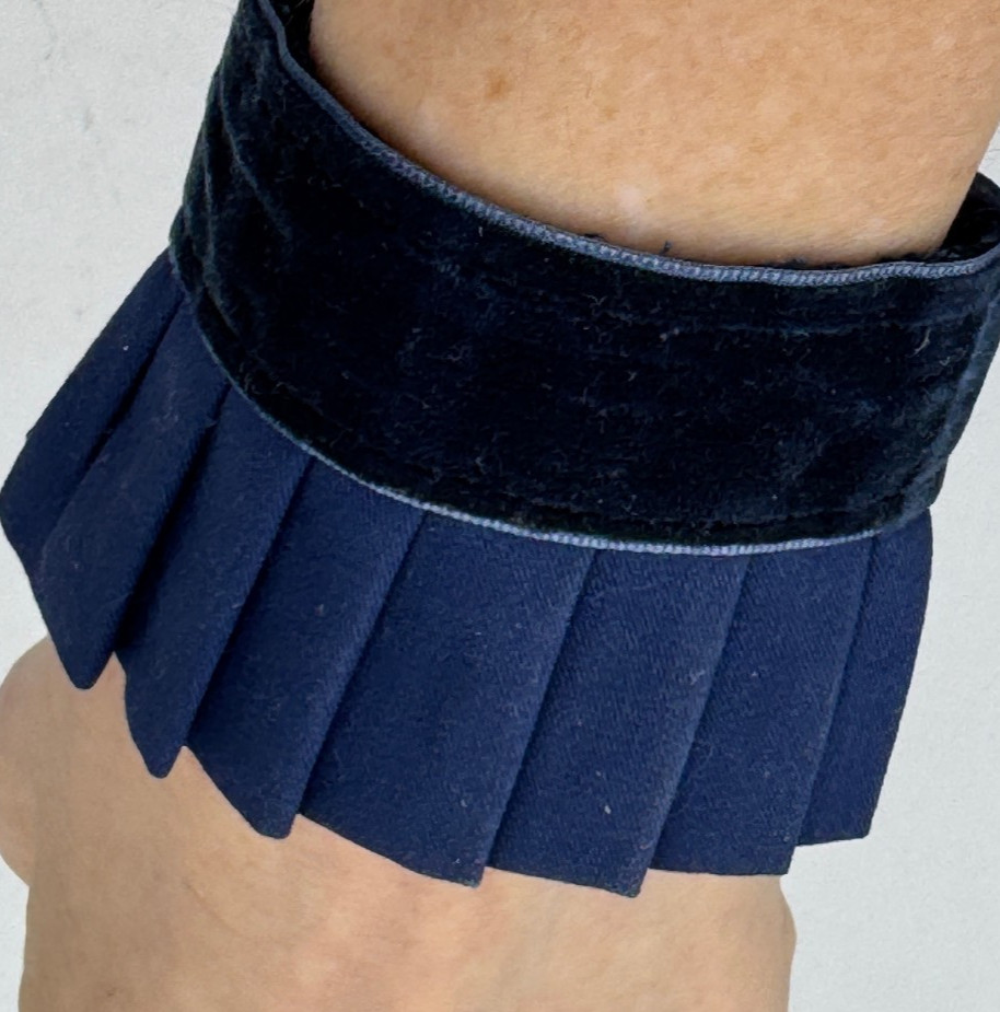 Women Ruffled Cuffs Navy Blue Wristband Pleated Velvet Detachable Fake Sleeve