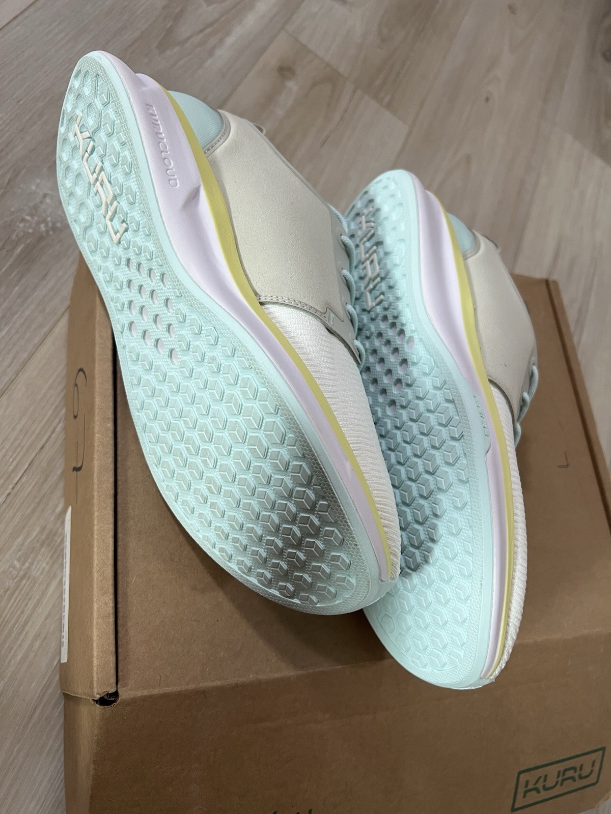 KURU Atom Womens Shoes Sz 10.5 MRunning Athletic Bright white/iceblue
