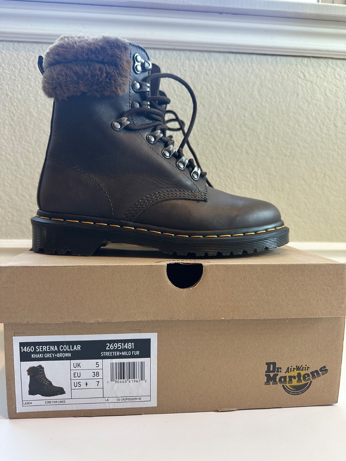 Dr. Martens 1460 Serena Collar Women’s US 7 Khaki Grey Brown Fur Lined Leather B