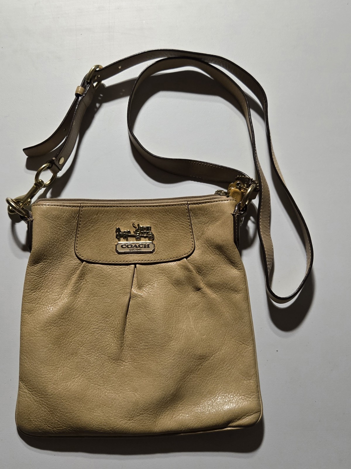 vintage Coach leather crossbody-tan-gold hardware-embossed horse & carriage