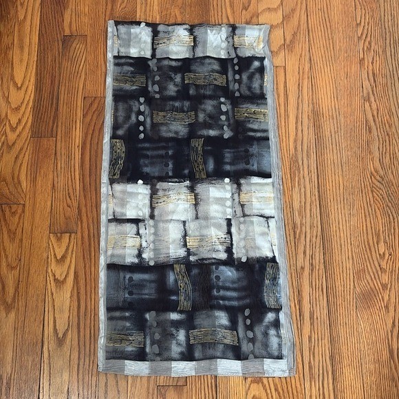 Adrienne Vittadini Scarf Black Grey White Gold Metallic Abstract Print Rectangle