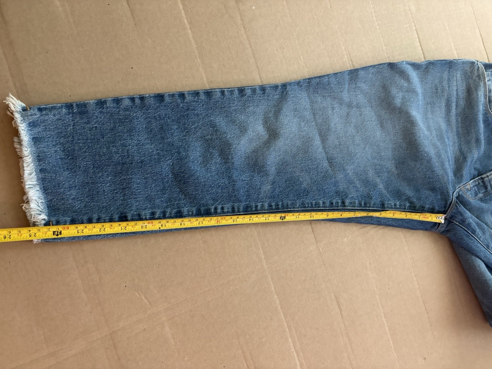Good American Women’s Blue Medium Wash Denim Straight Jeans Raw Hem 8/29