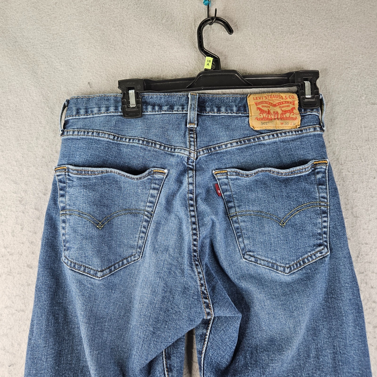 Levis 501 Jeans Men 30×29 Light Wash Straight Leg Button Fly Denim Street