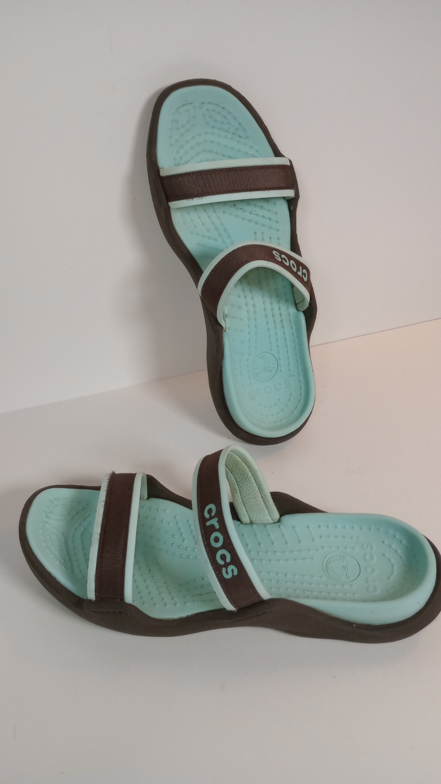 Crocs Women’s Turquoise & Brown 2 Strap Sandals Slip On Flat Size 7