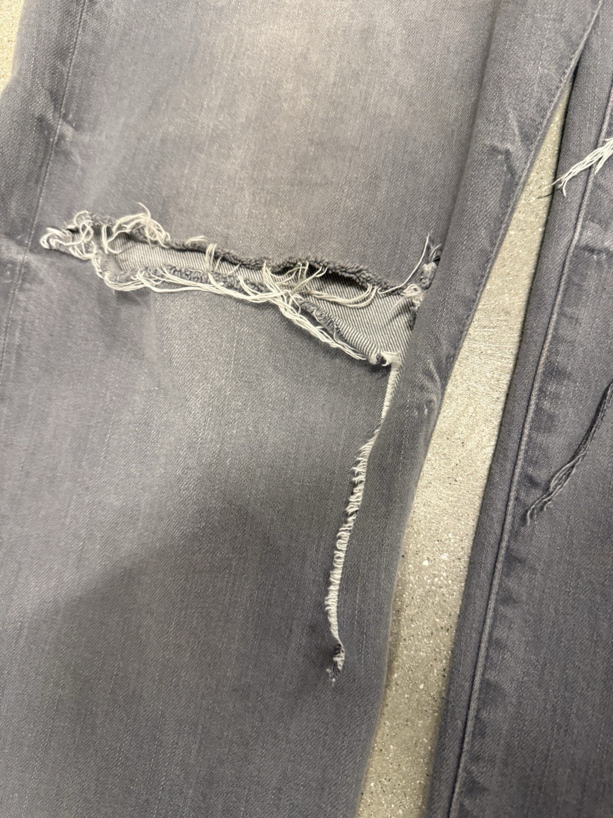 Purple Brand Men’s Gray Distressed Slim Jeans Dark Wash 5-Pocket Button