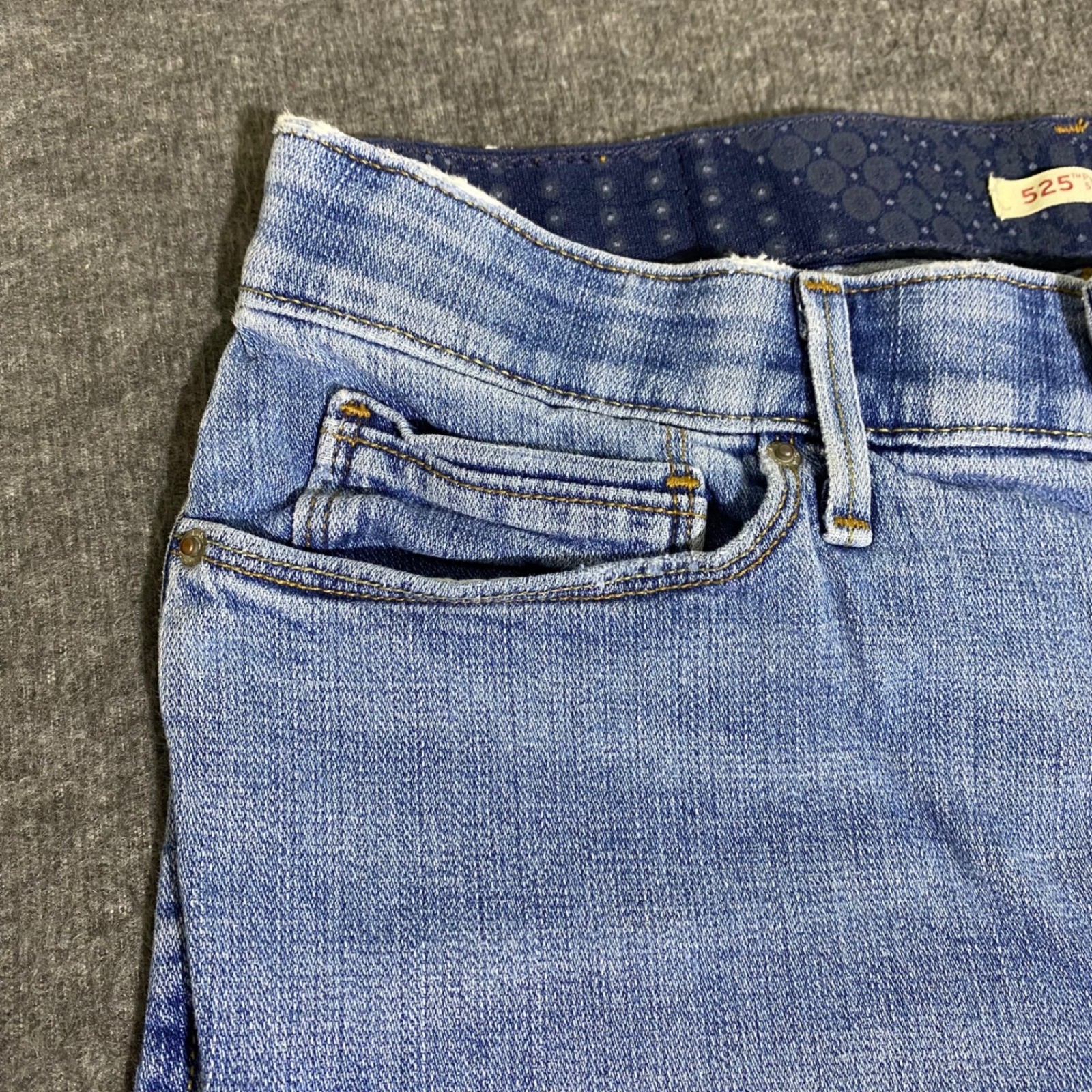Levi’s 525 Perfect Waist Jeans Womens 10M Light Wash Blue Denim 30×31 Boho Prep