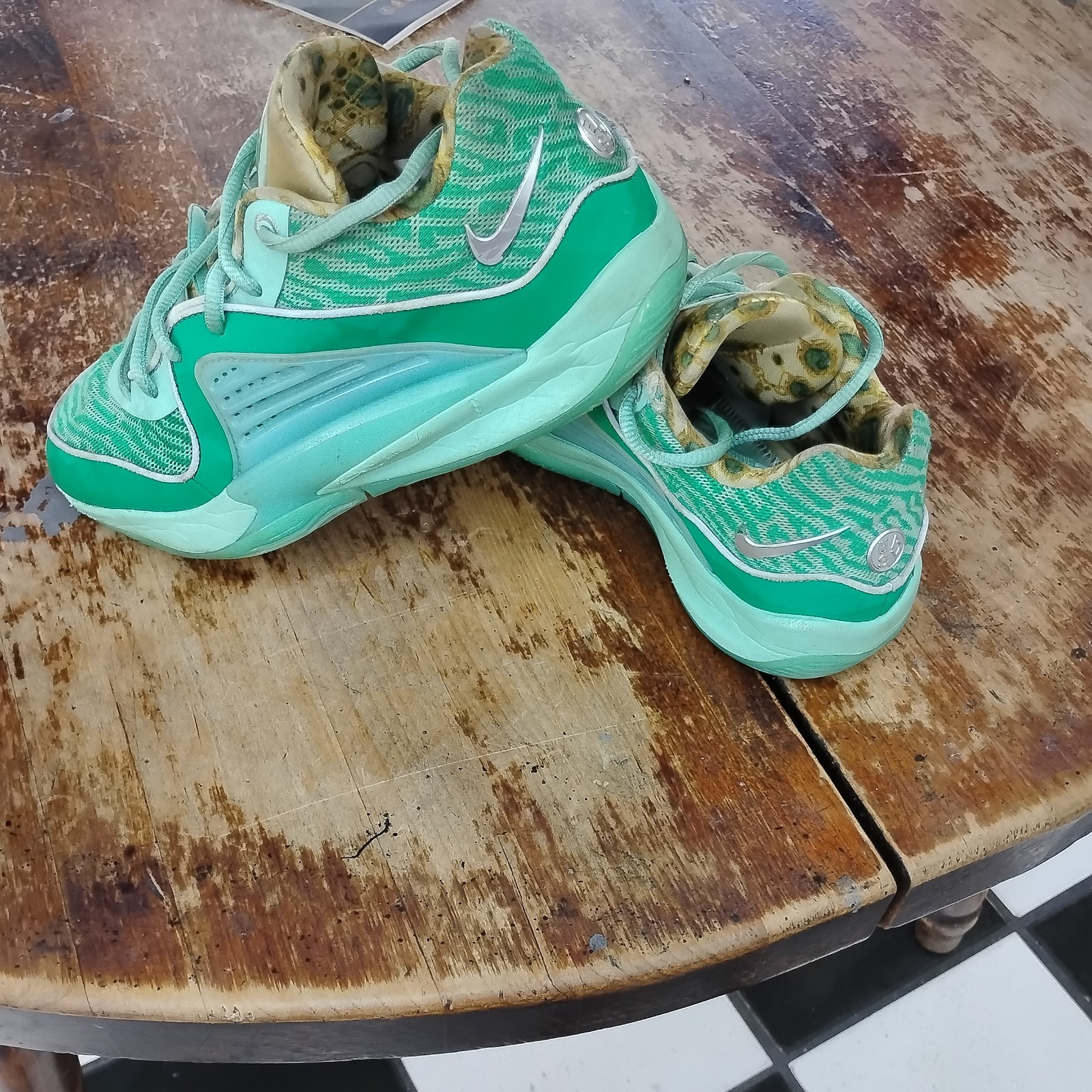Nike Mint Green Yellow Men’s Low Top Athletic Sneakers Lace Up kevid Duran