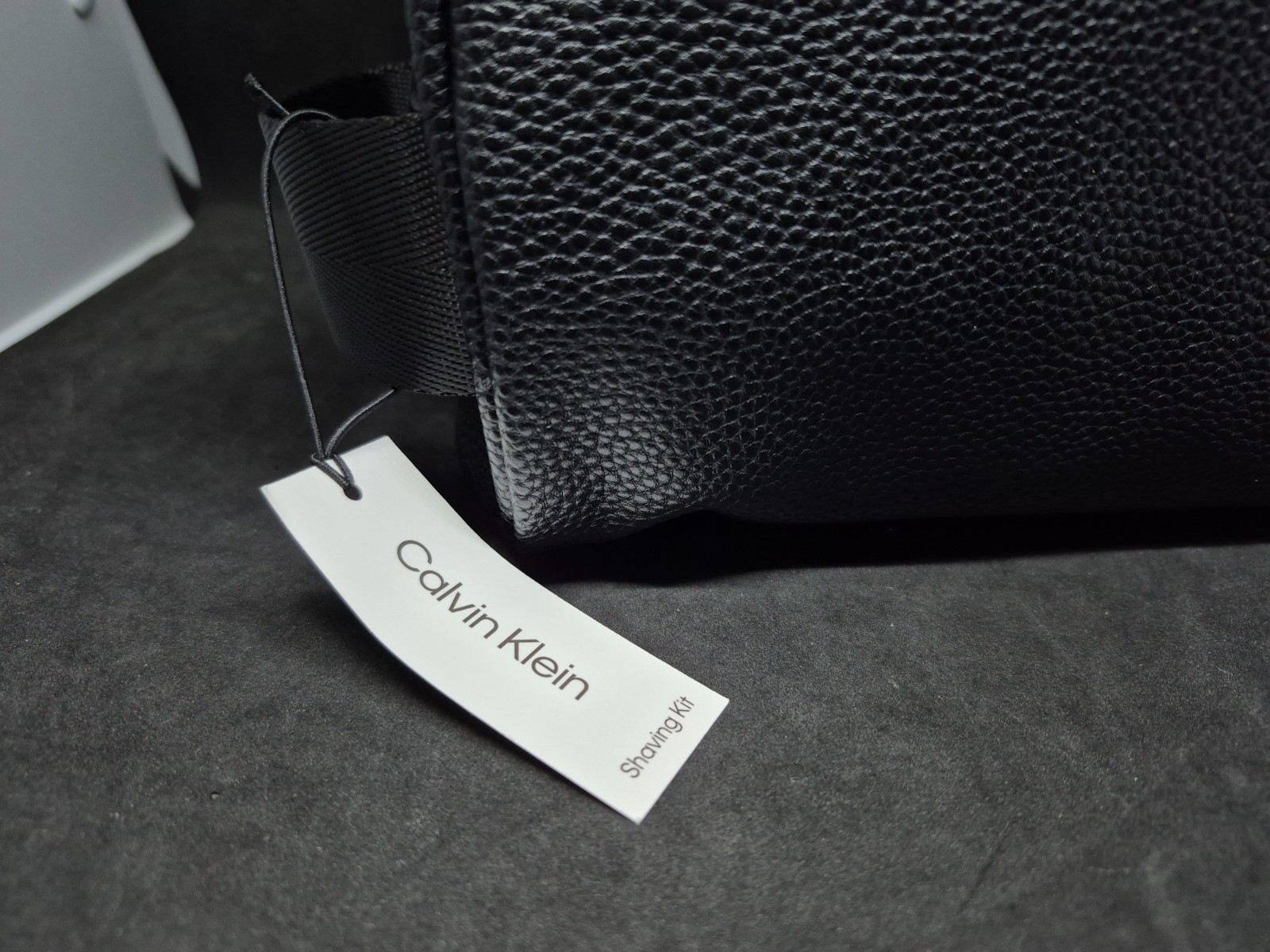 Calvin Klein Business Casual Dopp Kit Toiletry Travel Shaving Leather Black Bag