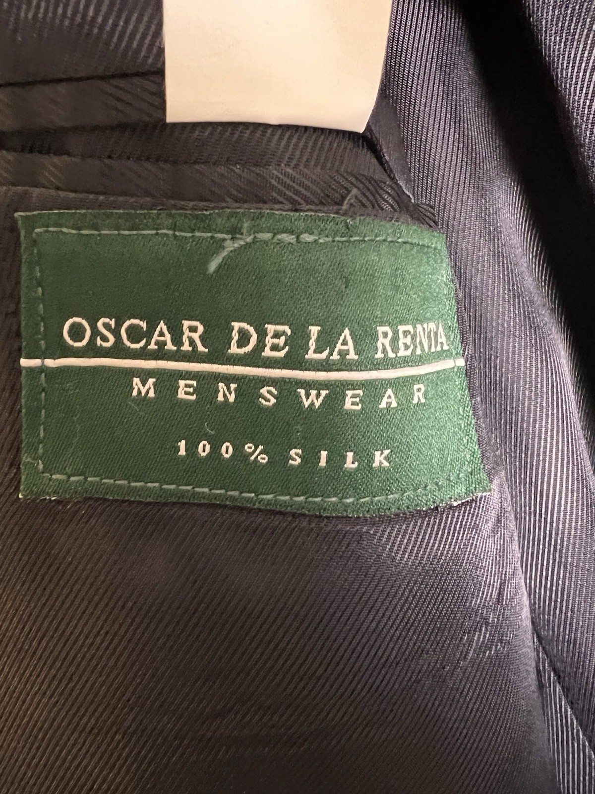 Oscar de la Renta Mens 100% Silk Black Blazer, Made In Columbia. Size 44L