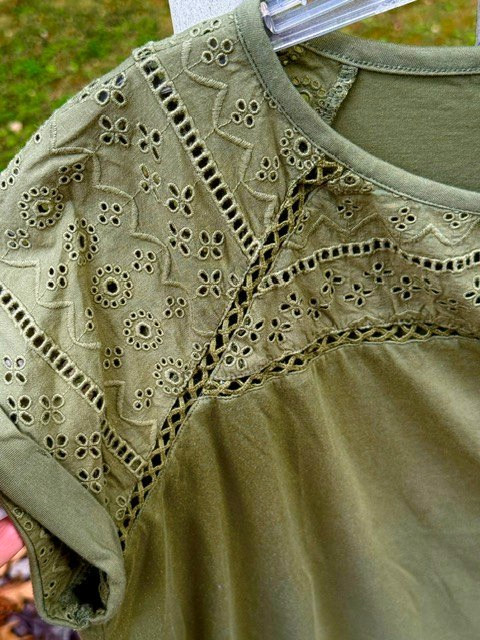 Lane Bryant Pretty Green Embroidered Eyelet T-Shirt Size 14/16 Raglan Sleeves