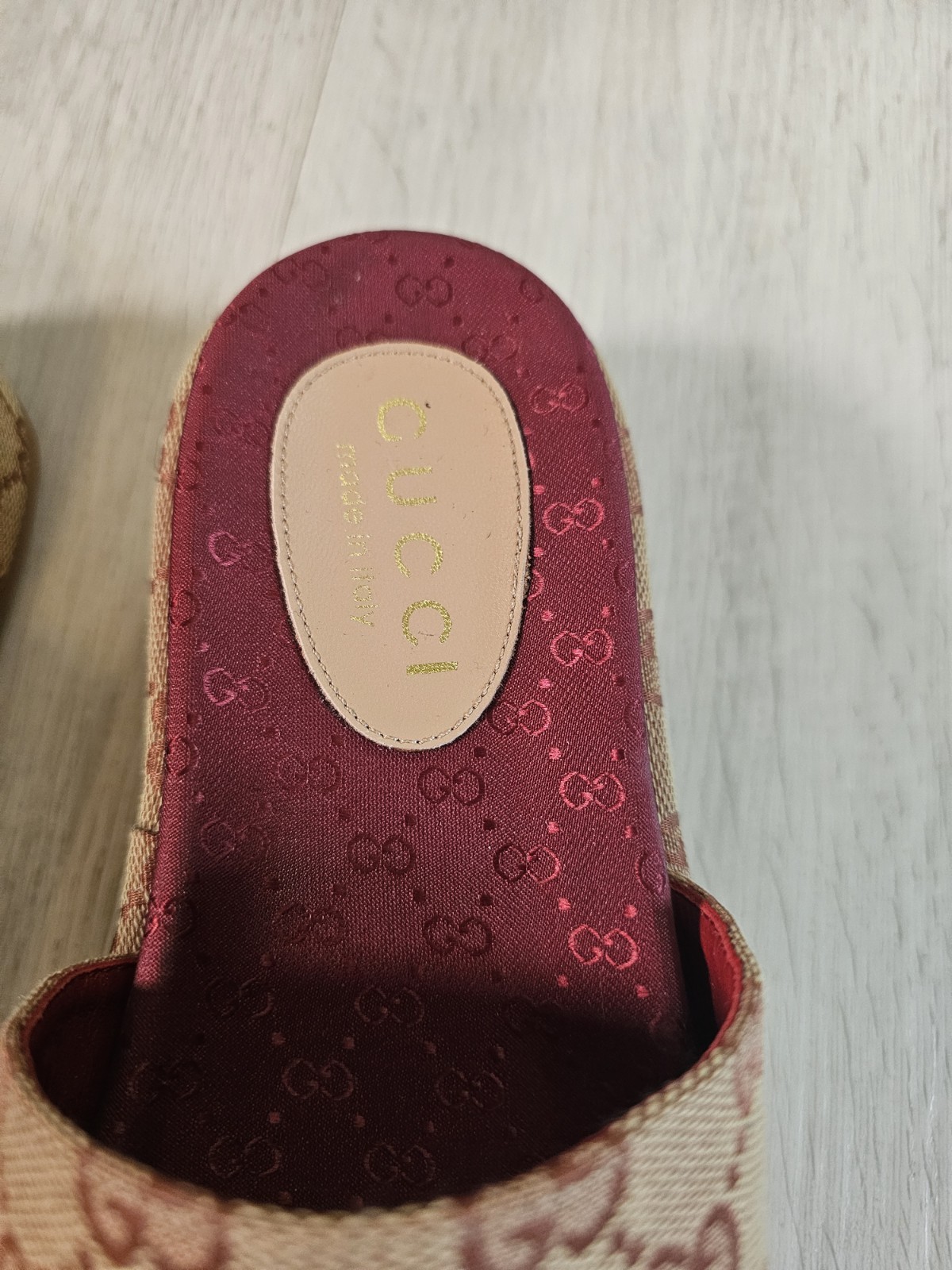 Gucci Angelina Burgundy GG Monogram Logo Platform Slide Sandal EU 37 US 7