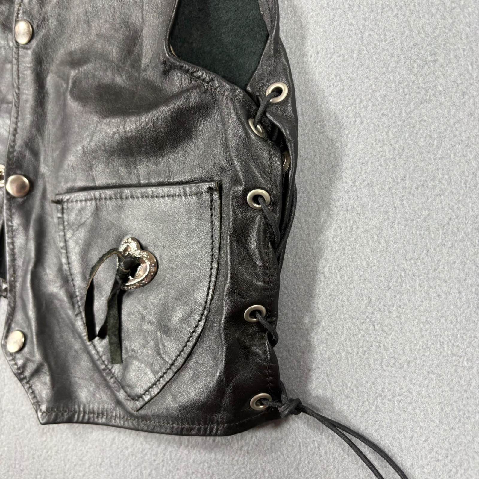 Unbranded Leather Biker Vest Kids L Black Excellent Heart Concho Lace Up Side