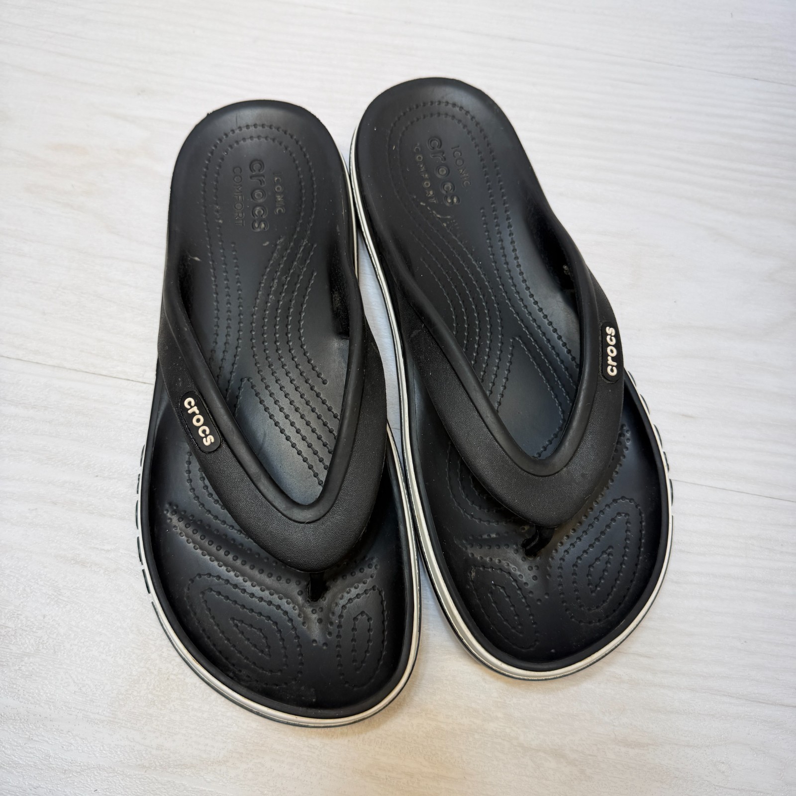 Crocs Bayaband Thong Flip Flops Unisex Size 6M/8W Black Leather Casual Comfort