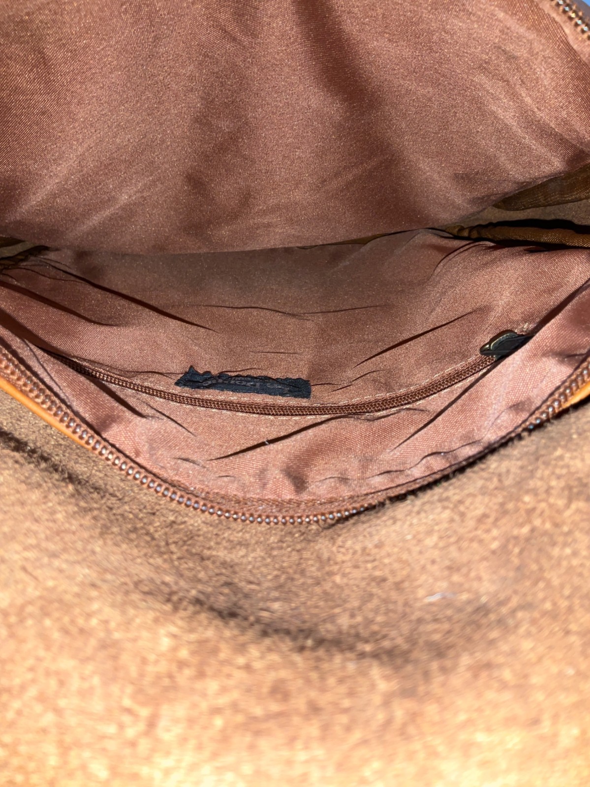 Le Donne Tan Leather Shoulder Bag – Structured Organizer with Adjustable Strap a