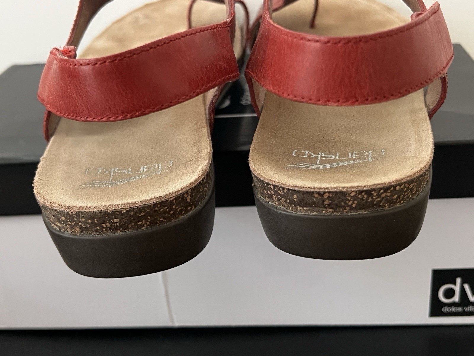 Dansko Reece Toe Loop Sandals Cinnabar Red Leather EU 40 US 9.5 / 10 Vietnam