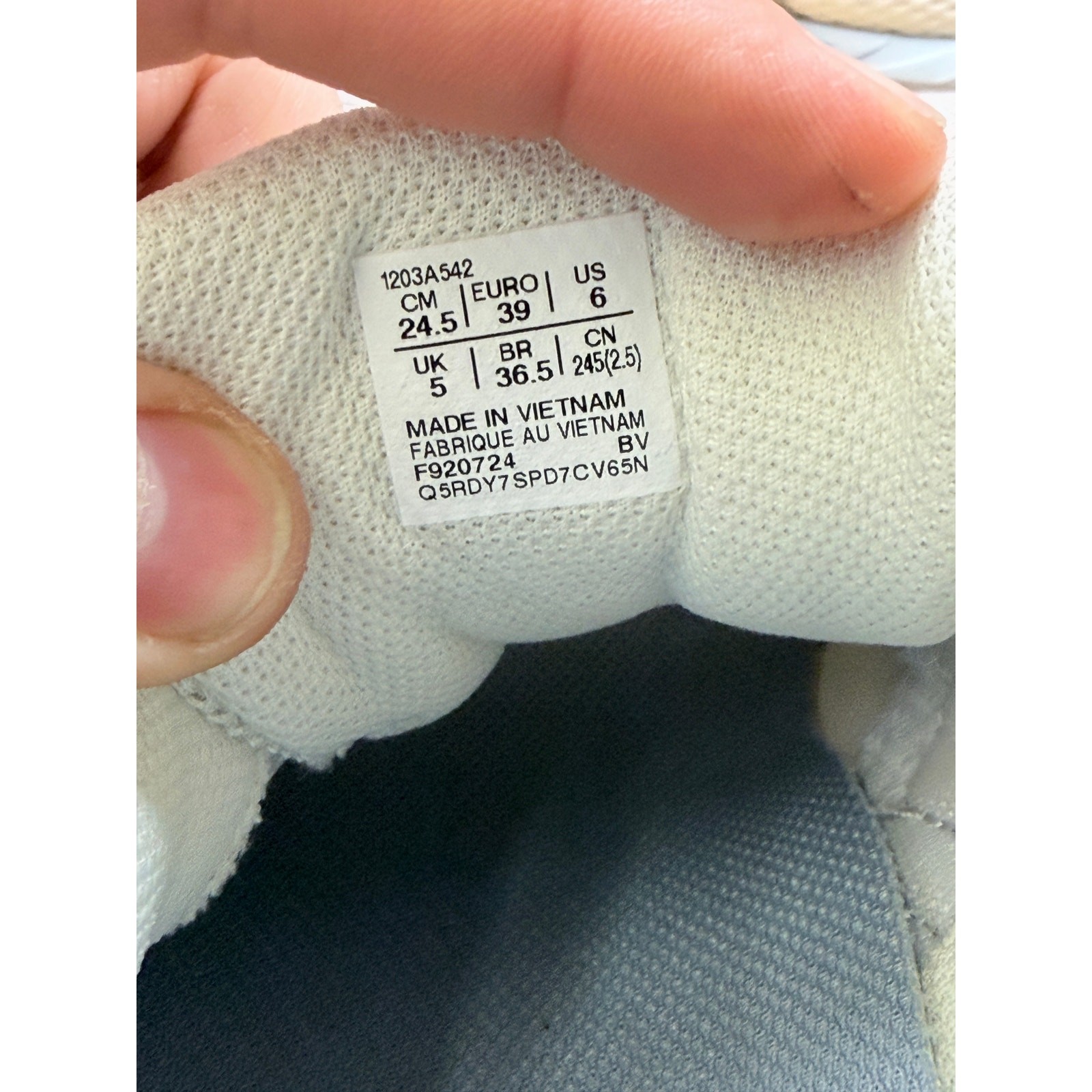 ASICS Gel NYC 2055 Men’s Cream / Pure Silver Size 6 New!