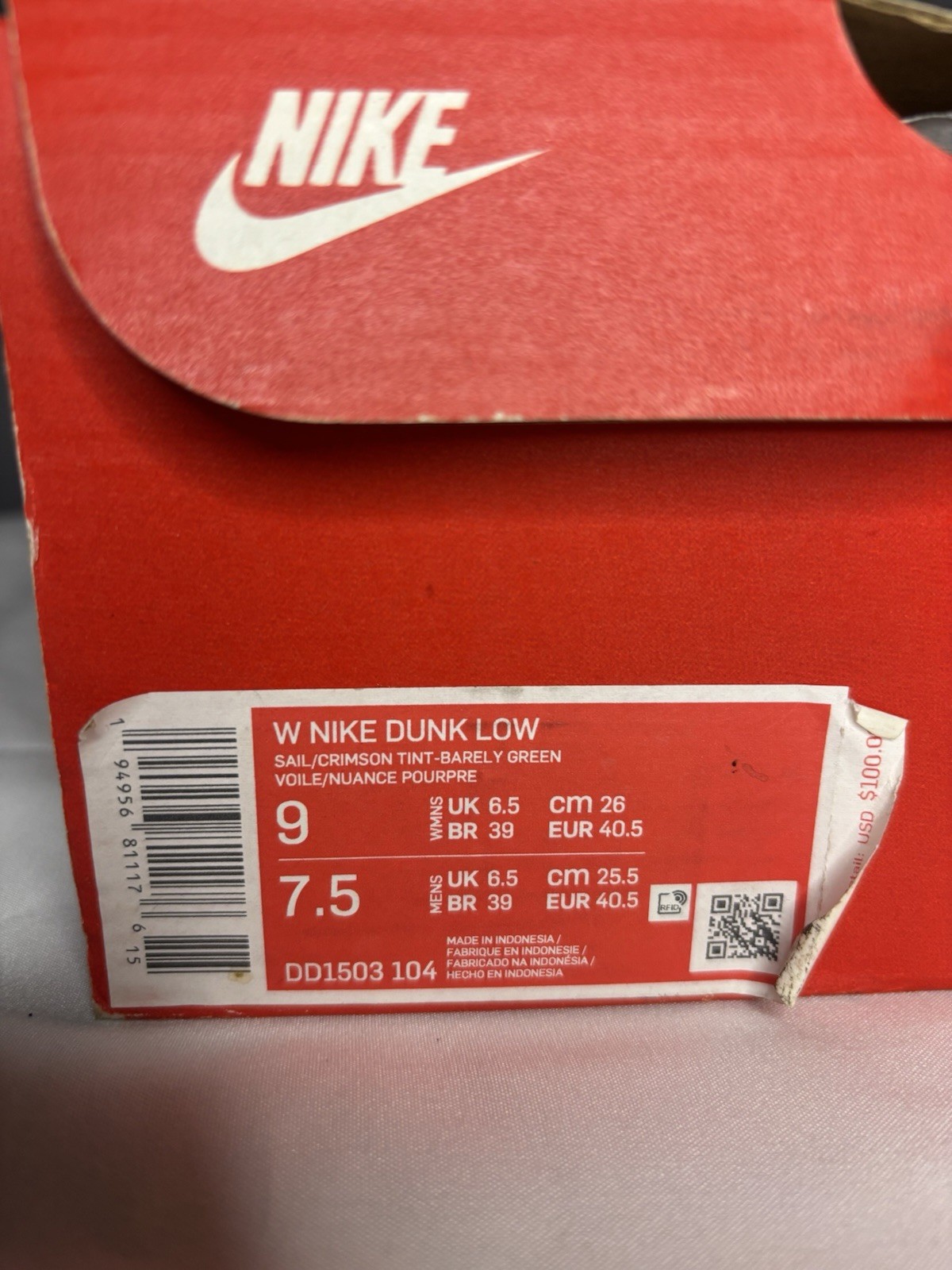 Nike Dunk Low Sail/Crimson Tint/Barley Green Women’s Size 9.NIB