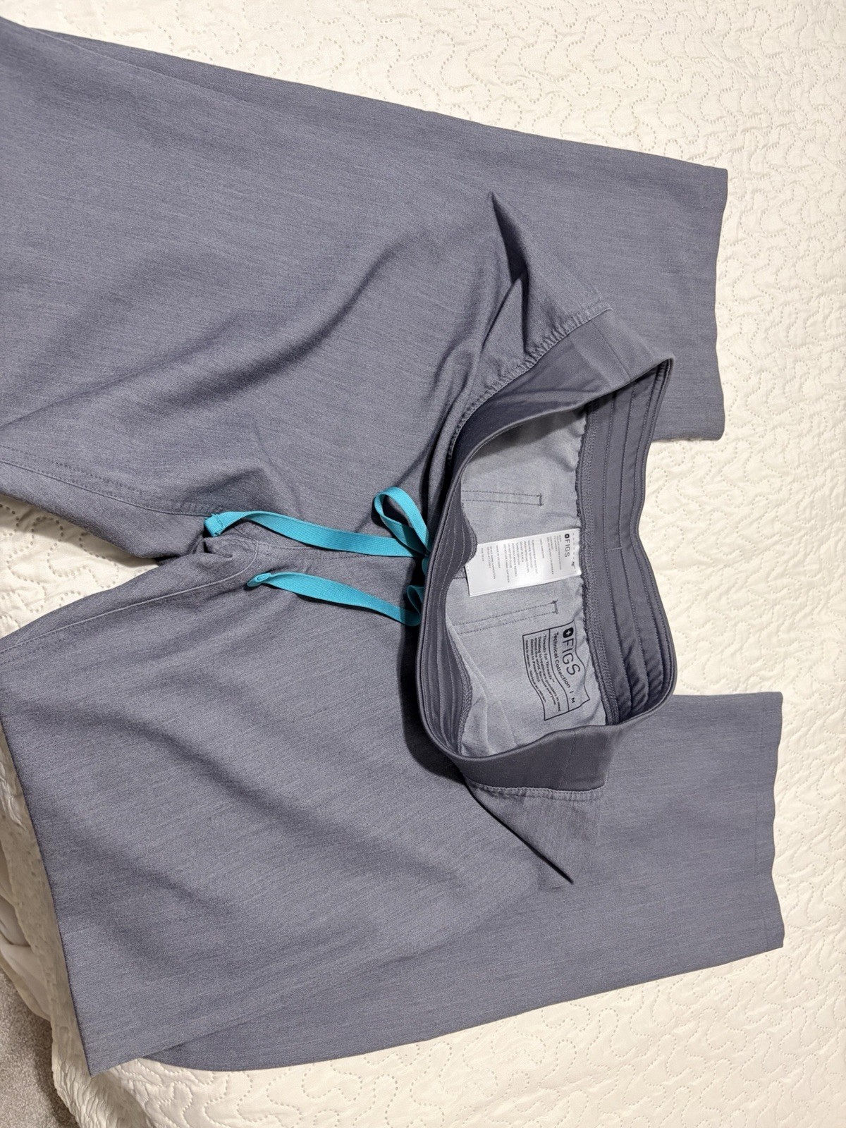 FIGS Technical Collection Gray Solid Scrub bundle 1 Top S & 2 Pants Womens M
