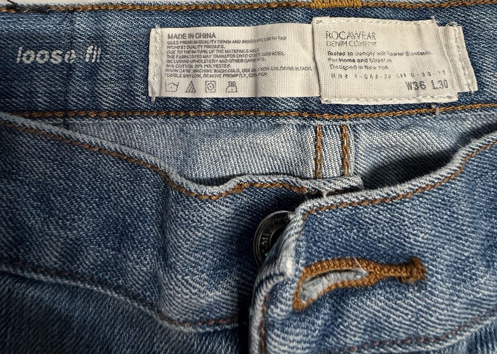 Vintage Rocawear Men’s Bootcut Relaxed Fit Light Wash Denim Jeans 5-Pocket Logo