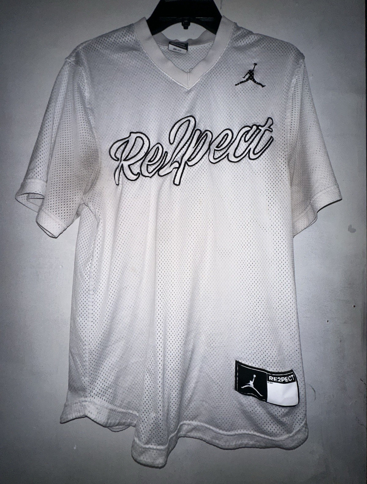Jordan Dri-FIT Men’s White Mesh V-Neck Jersey Tee S Jumpman Graphic