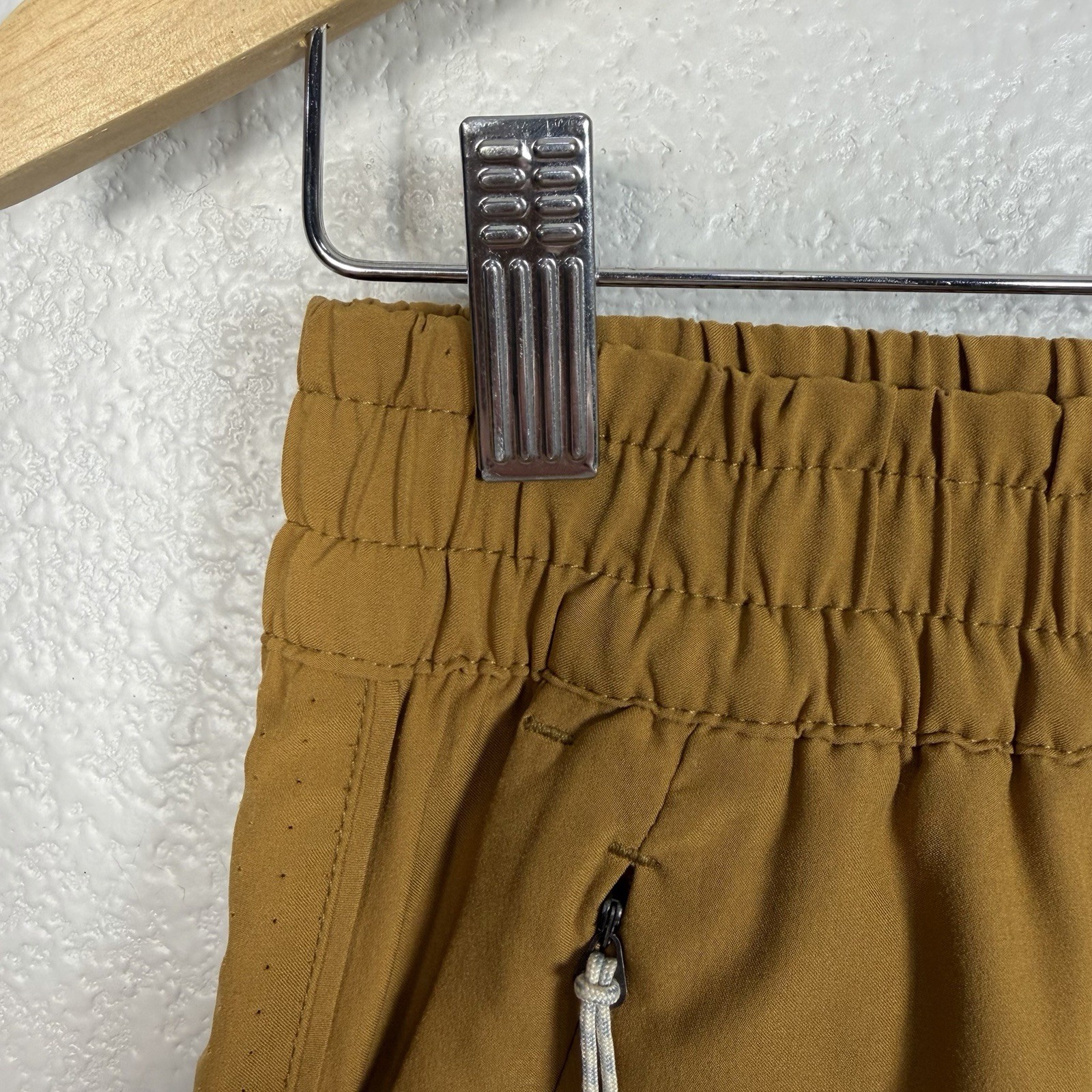 Vuori Dash Performance Shorts Size Medium Womens Active Athletic Mustard Color