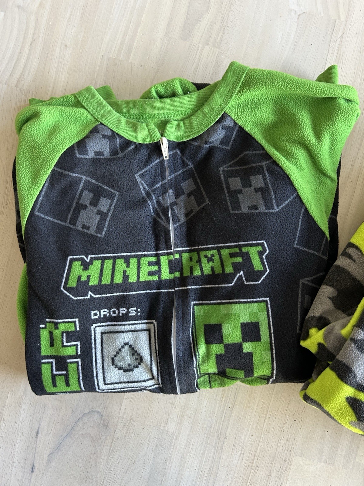 Minecraft & Camouflage Boys Size 12-14 Pajama Sets One Piece Full Zip Hoodie