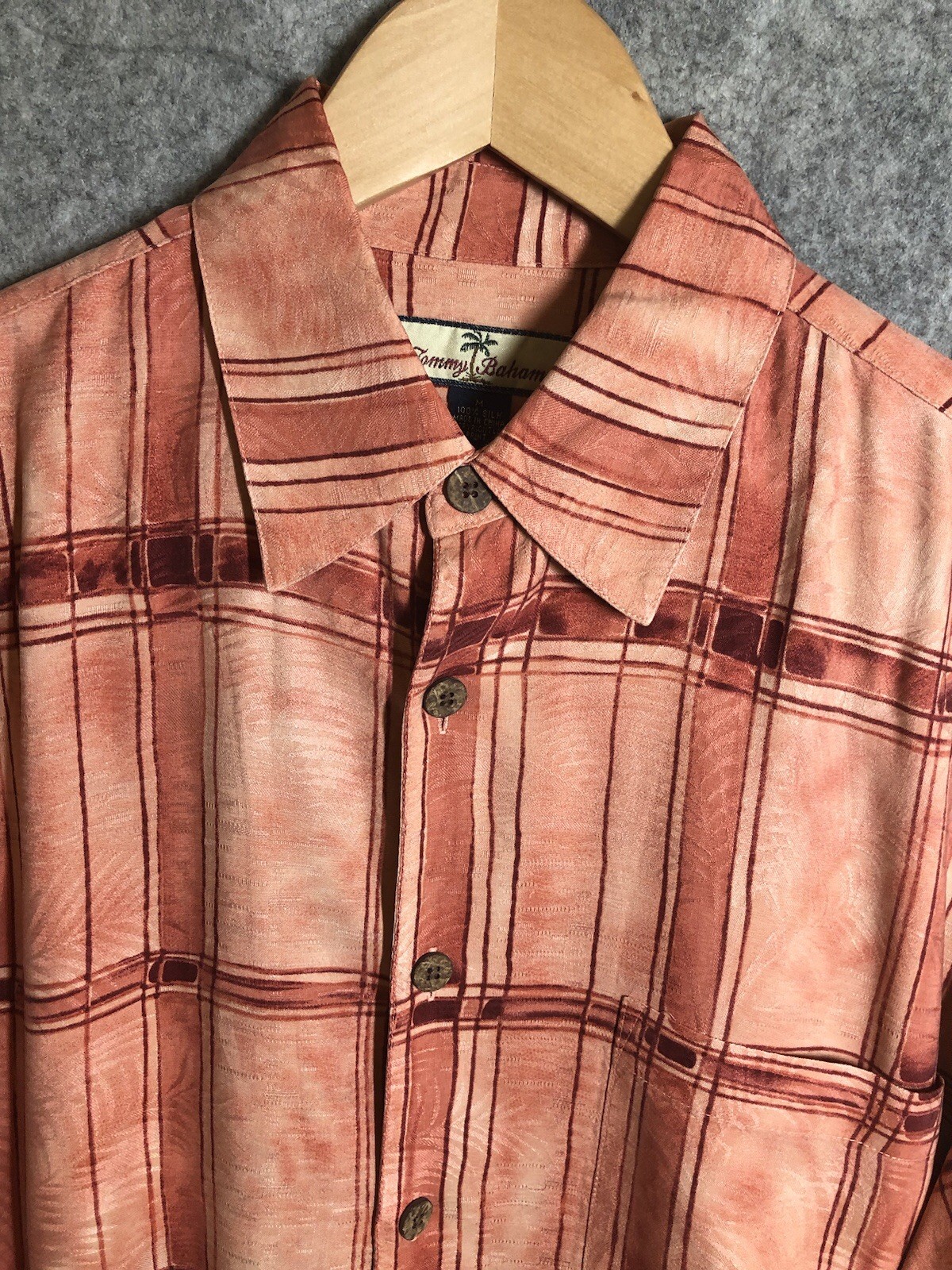 Tommy Bahama Shirt Medium Pink 100% Silk Hawaiian Tropical Tiki Casual Beach