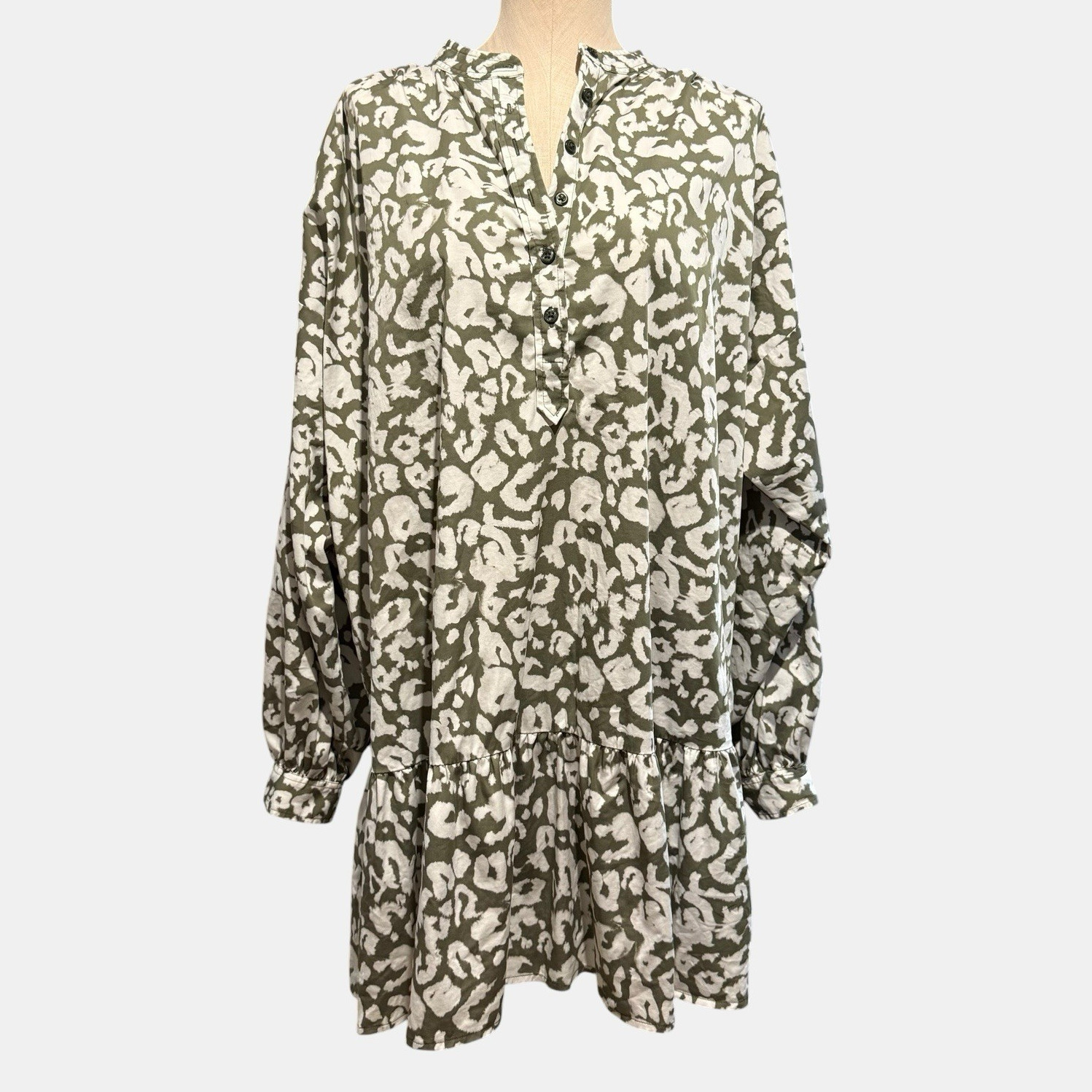 Elizabeth and James Shirt Dress L Green/White Animal Print Band Collar Button