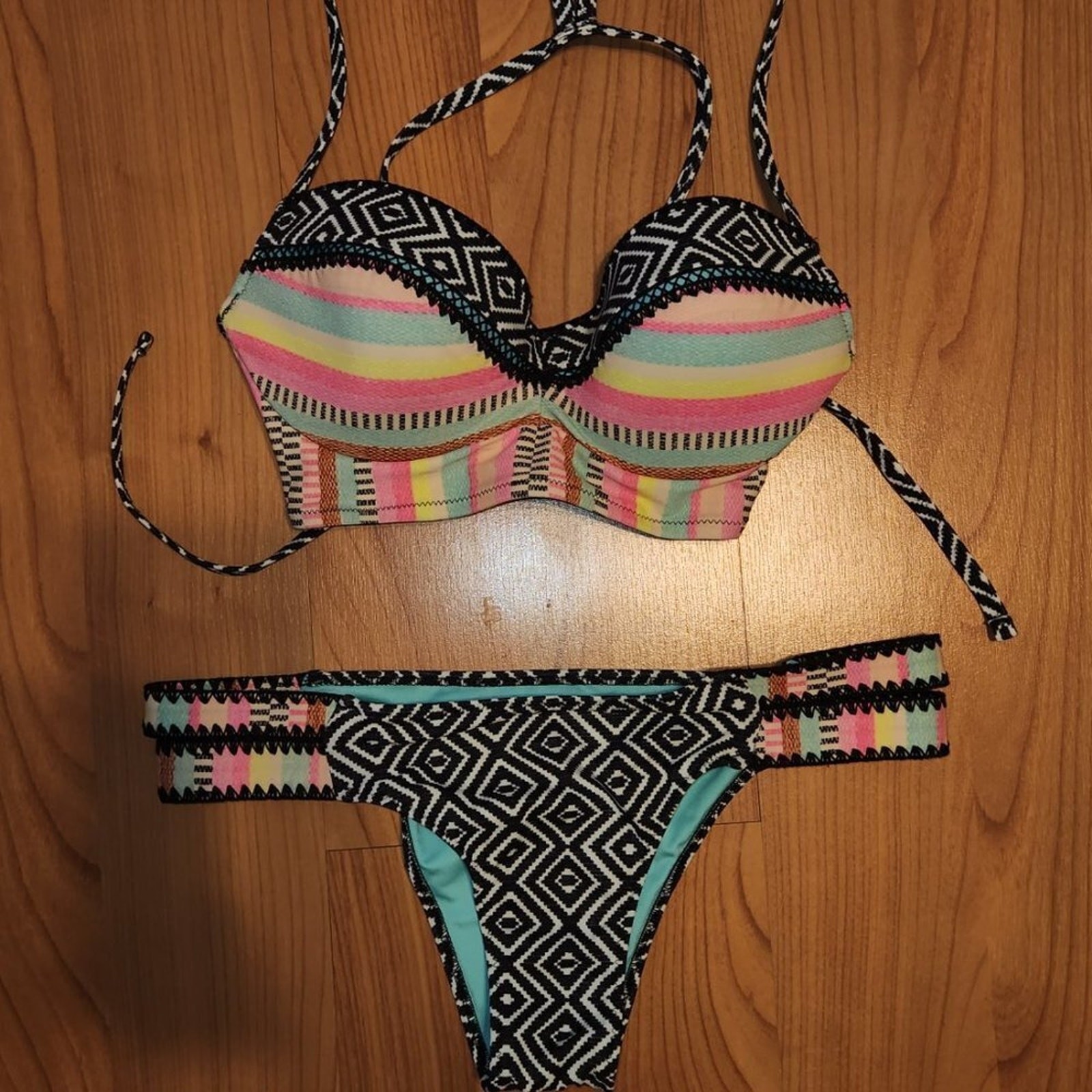 Shade & Shore Multi Stripe Geometric Swim 34 B + Small Bottom