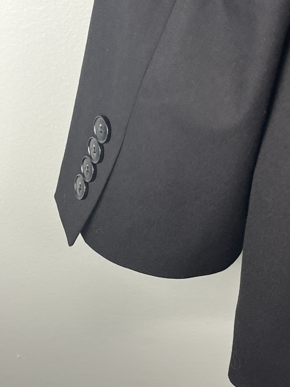 Calvin Klein Black Solid Tuxedo Suit Jacket 42R Regular Fit 2-Button Notch