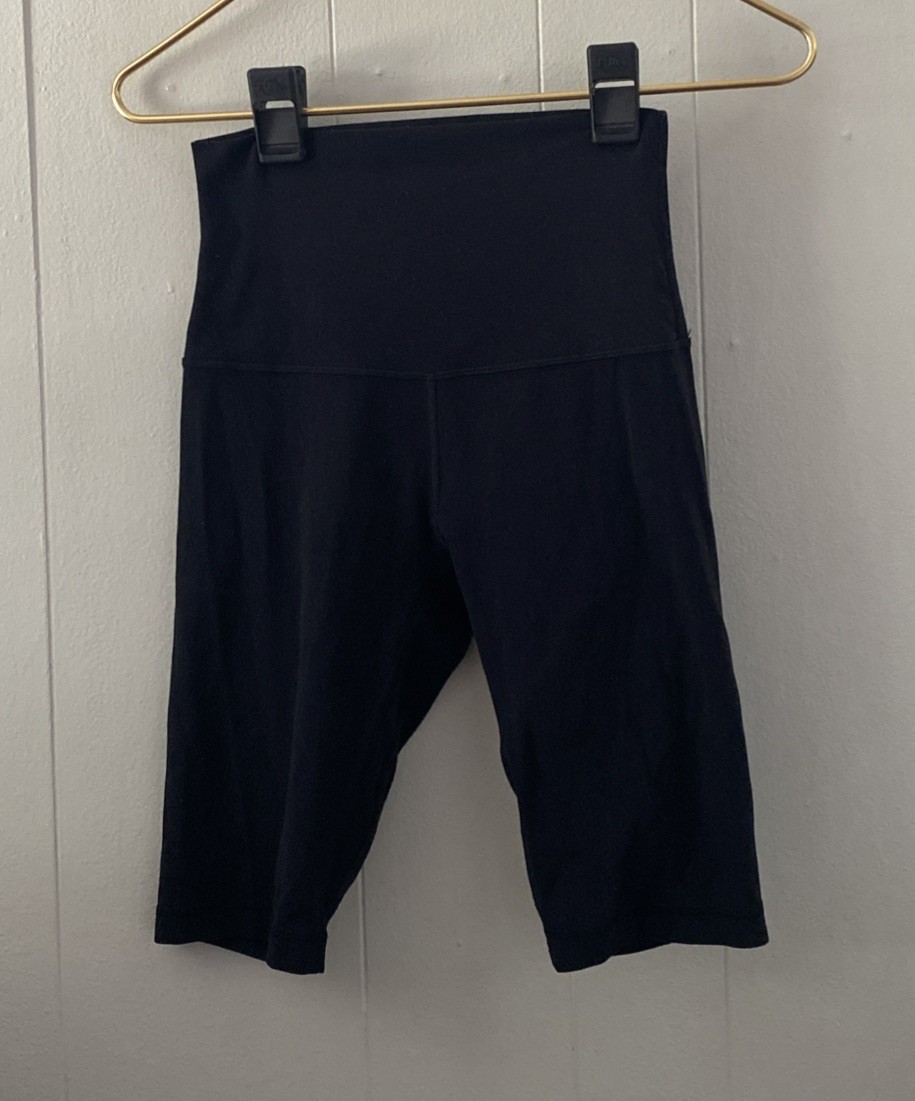 Lululemon women’s Align super High-Rise 10″ Short Black Bike Shorts Sz 4 *READ