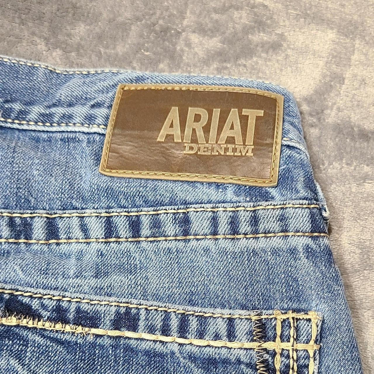 Ariat Men’s Straight Leg Regular Fit medium Wash Blue Denim Jeans 5-Pocket