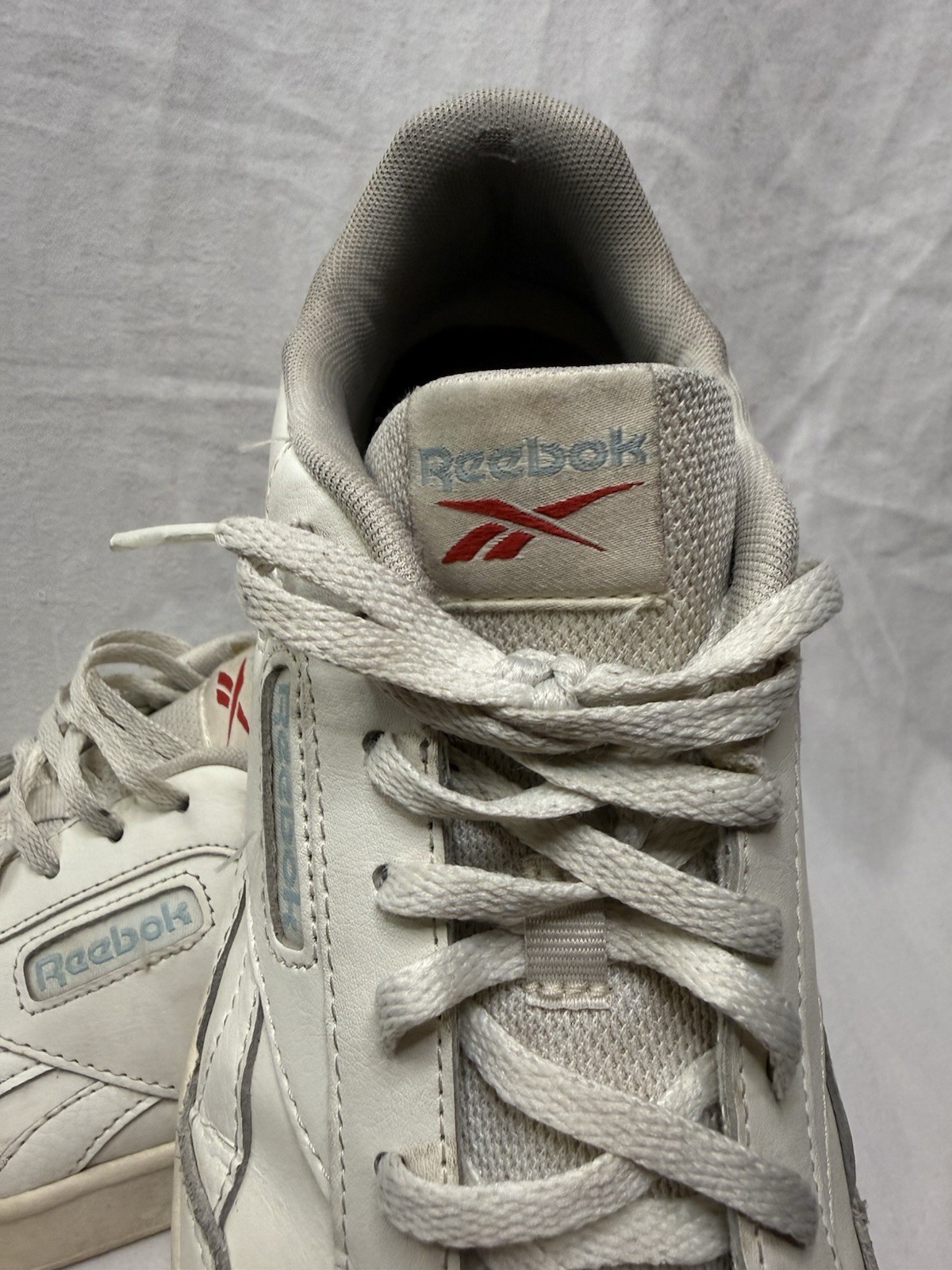 Reebok Mens Low Top Lace-Up Athletic Sneakers White/Gray/Red Solid