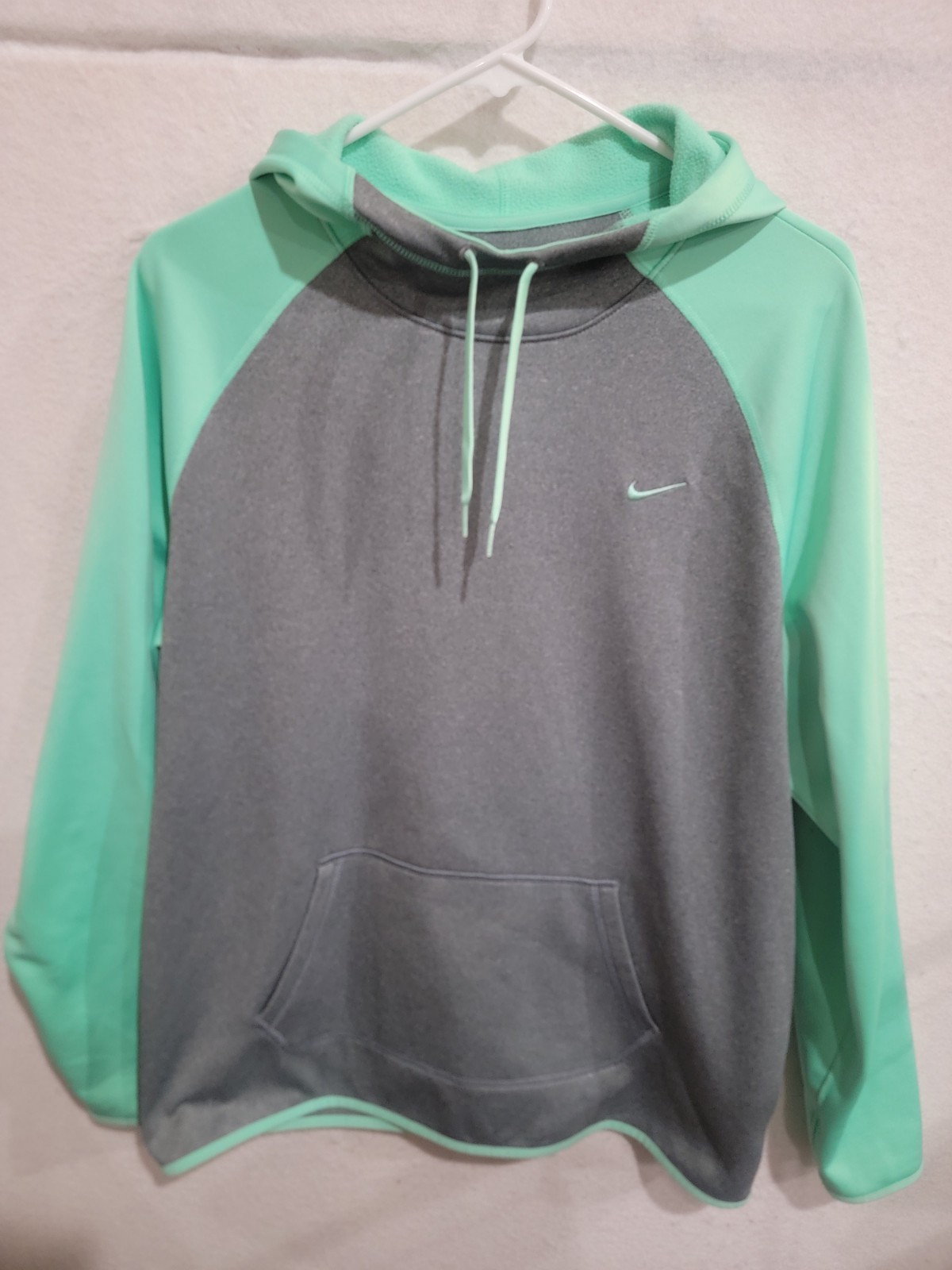 ​Nike Womens Therma-FIT Hoodie XL Gray Mint Green Thumb Holes Embroidered 685459