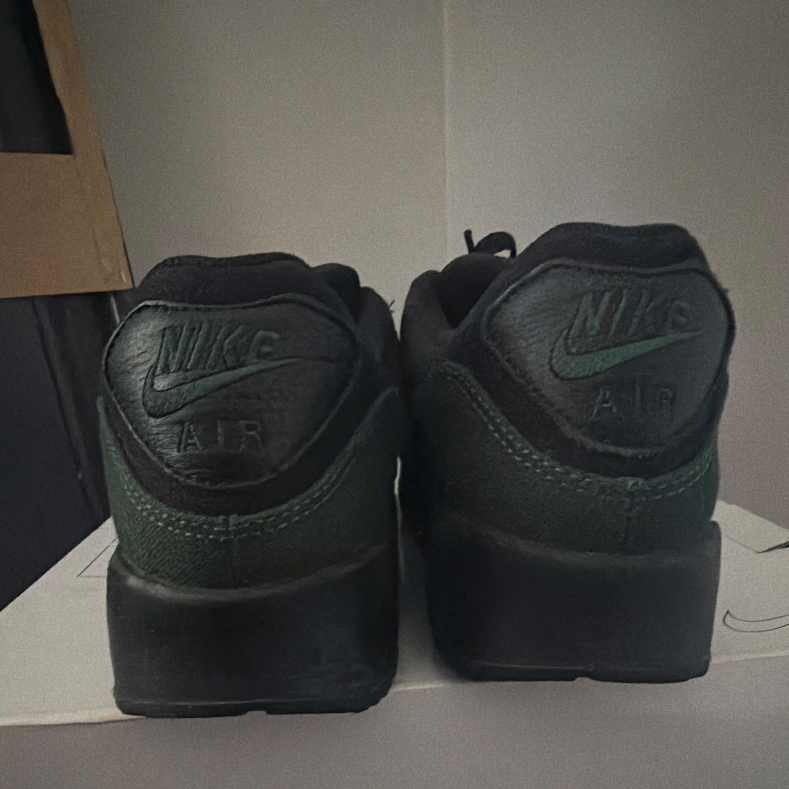 Nike Men’s Low Top Lace-Up Athletic Sneakers Black/Green DZ3649-900