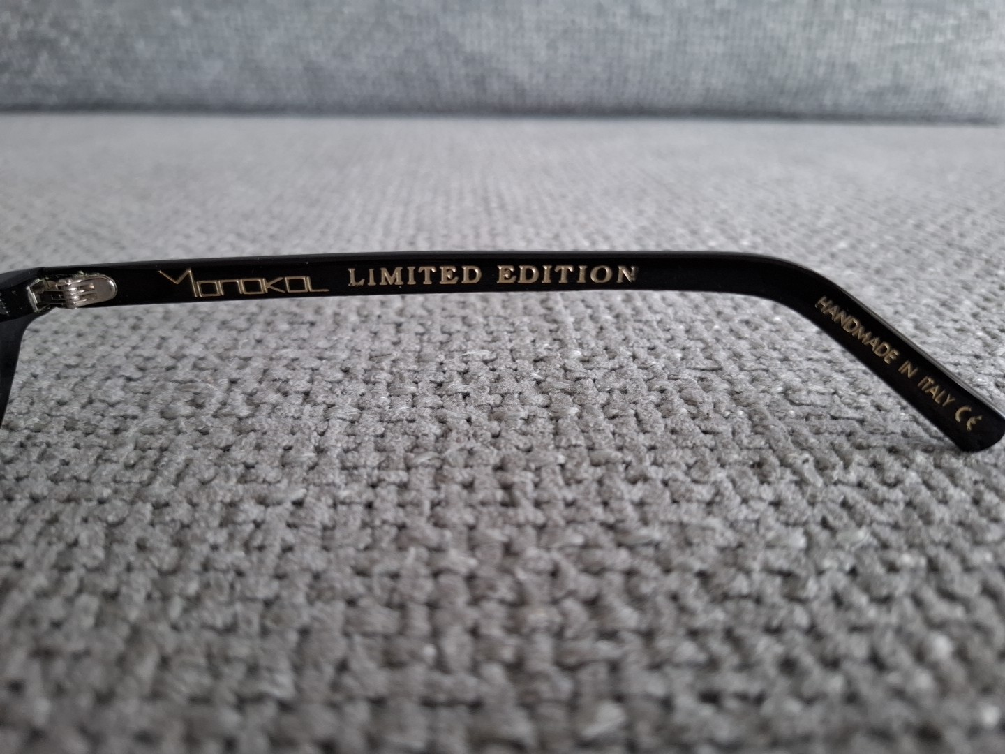 Monokol Oval Minimal Sunglasses MK200 C01 COLOR Shinny Black Gray Lenses 38-37