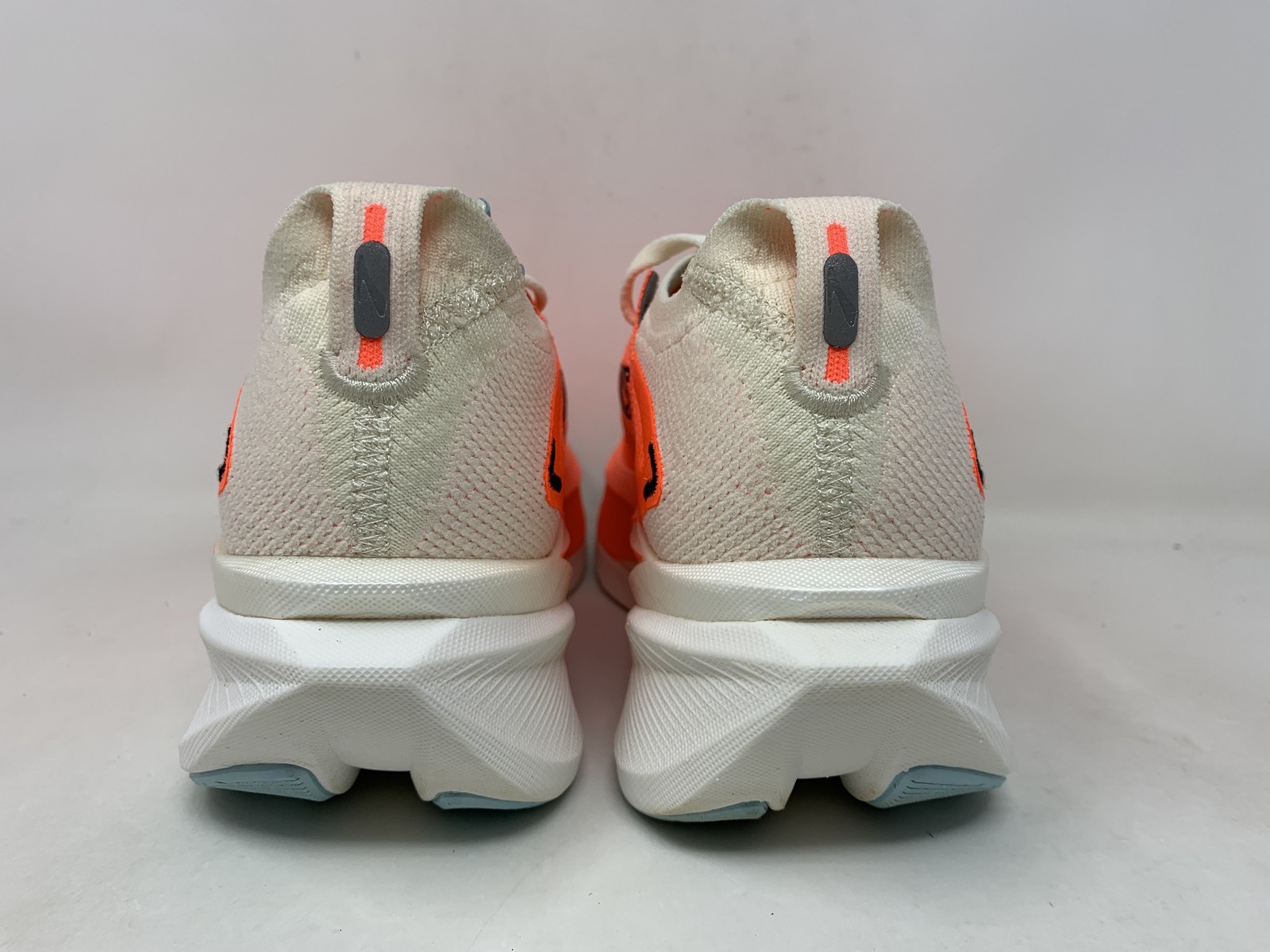 Women’s Brooks Hyperion Max 3, Coconut/Fiery Coral/Atomizer, 7.5 B Medium US